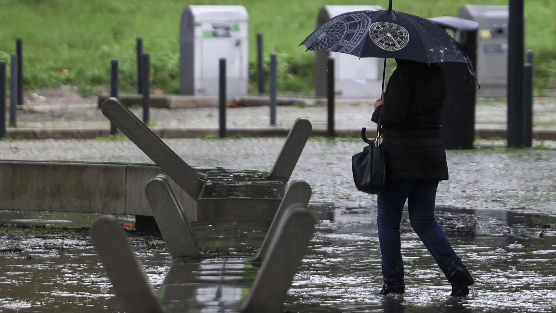 
                    E-Redes contabiliza 58 mil pessoas sem luz, 38 mil delas em Leiria
                