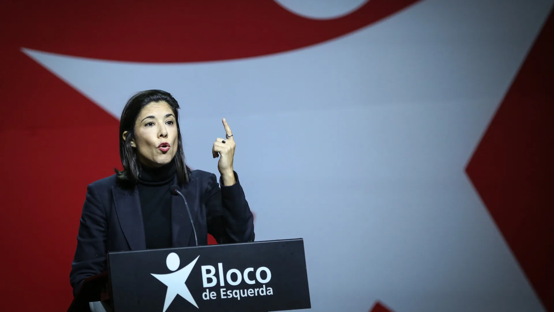 BE pede demissão de Melo por permitir aviões para Israel nas Lajes