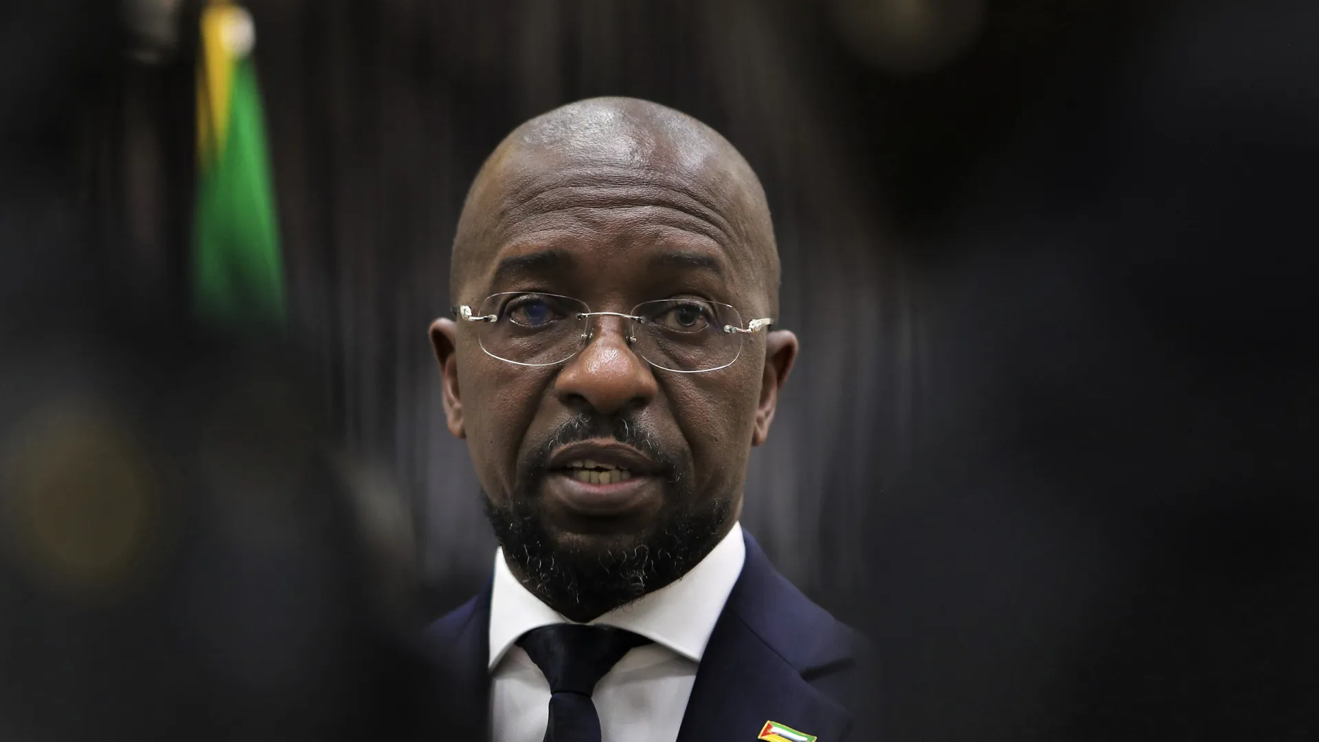 
                    Ministro da Defesa de Moçambique pede apoio na 