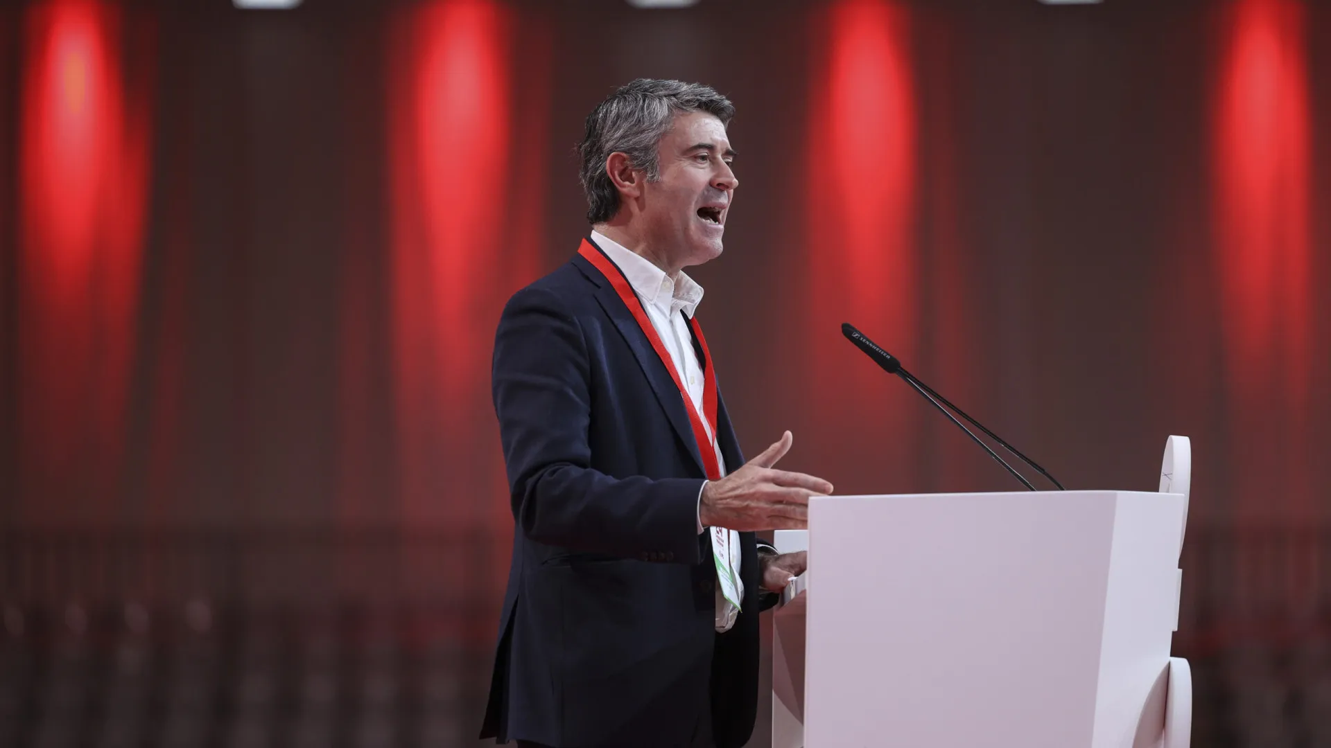 Discurso de Carneiro marca arranque da reunião magna do PS em Viseu