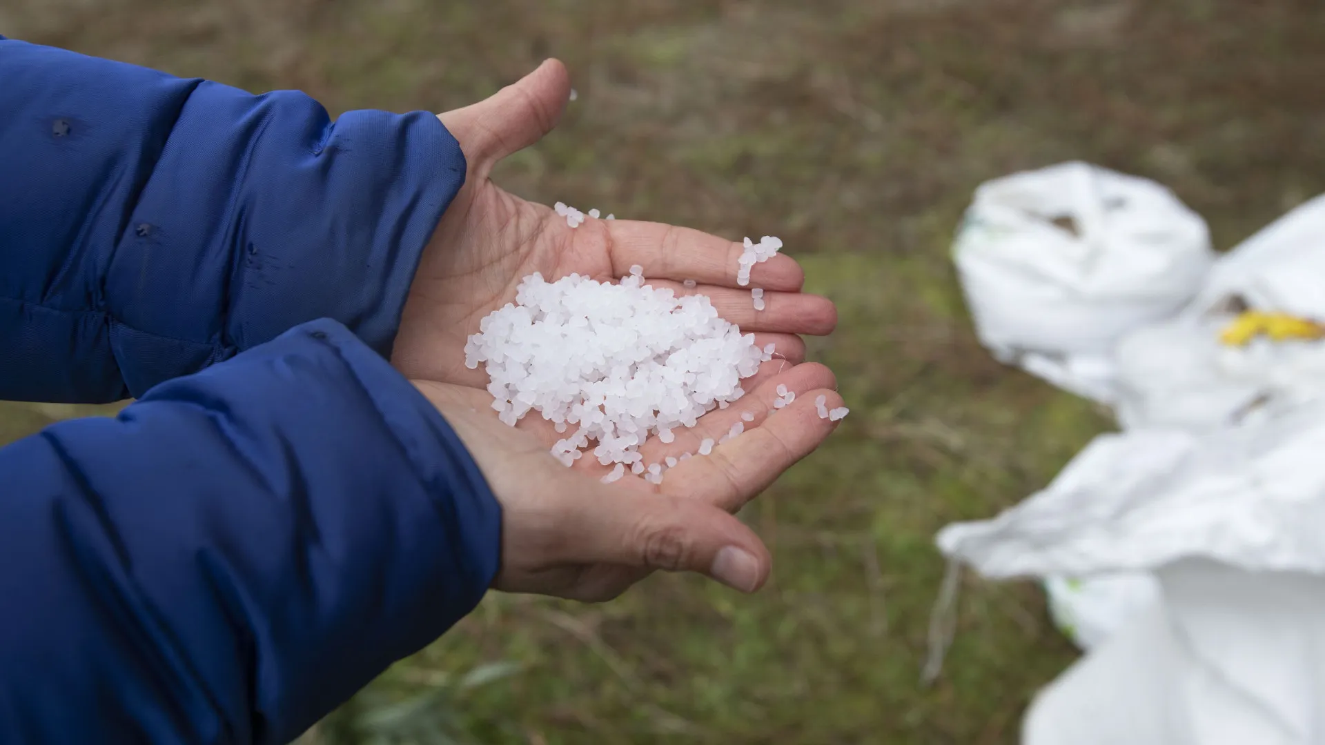 Norte de Espanha com alertas por toneladas de pequenos plásticos no mar