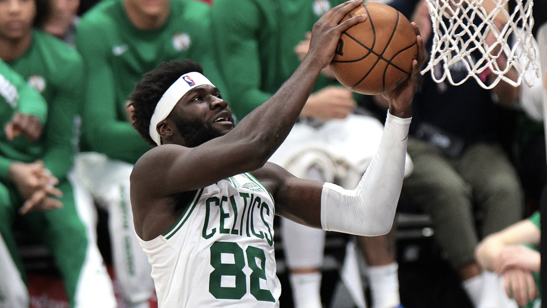 Neemias marca sete no triunfo de Celtics sobre Magics