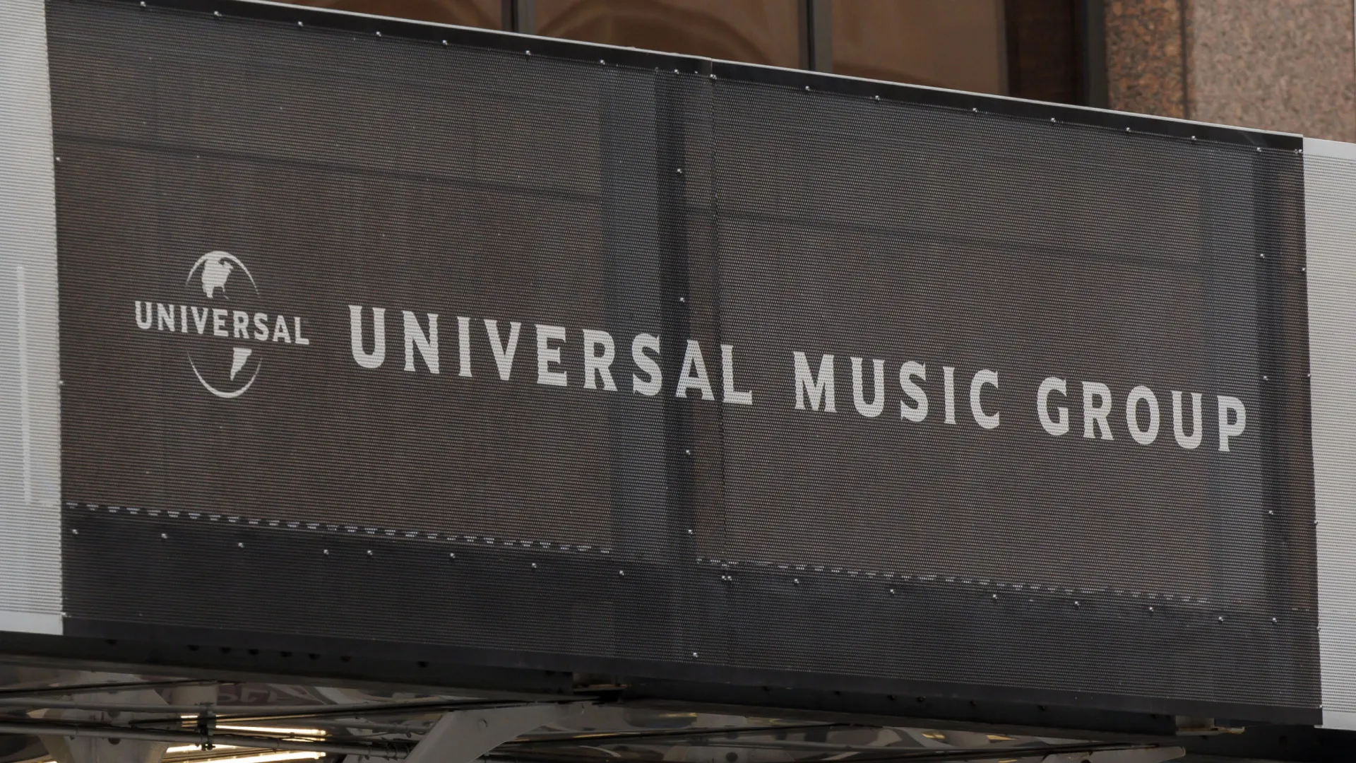 
                    Fundo de Bill Ackman lança oferta para comprar Universal Music
                