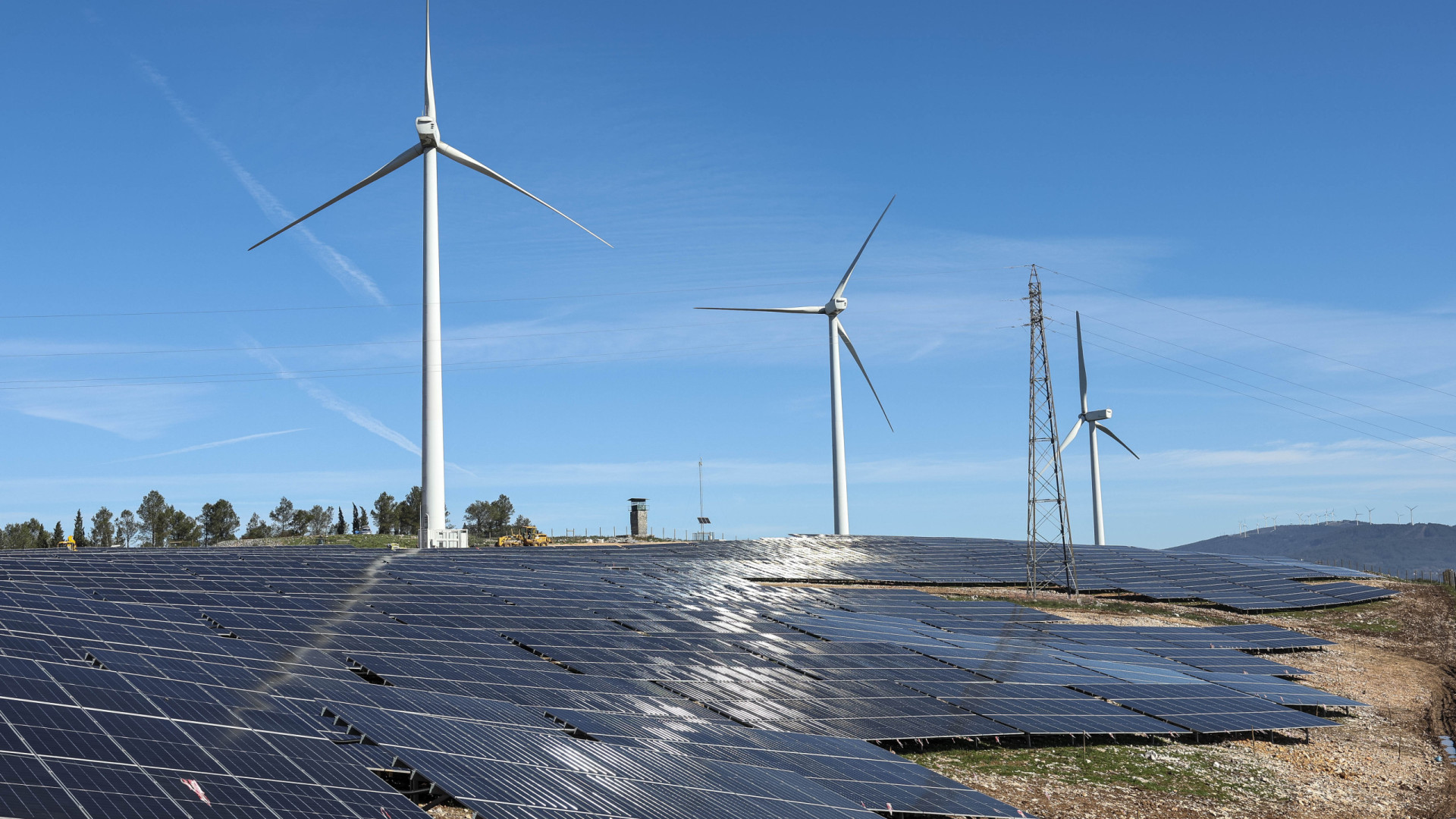Mais de 83% da eletricidade produzida em abril teve origem renovável