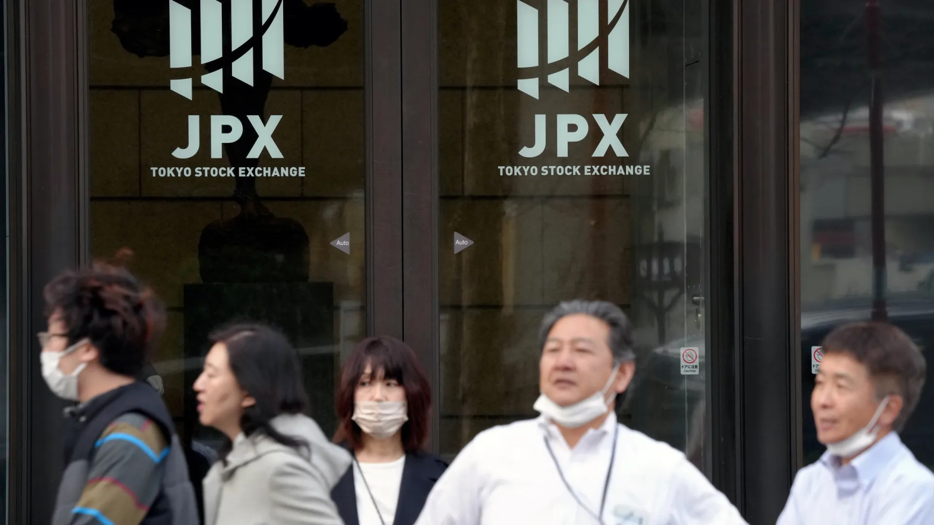 
                    Bolsa de Tóquio abre com Nikkei a ganhar 0,4%
                