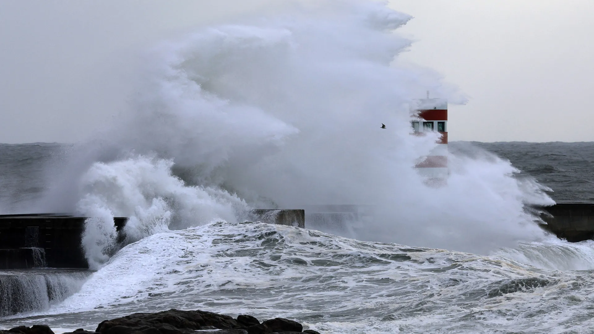 
                    Após Ingrid, a depressão Joseph: Começa a Norte e deixa regiões a laranja
                