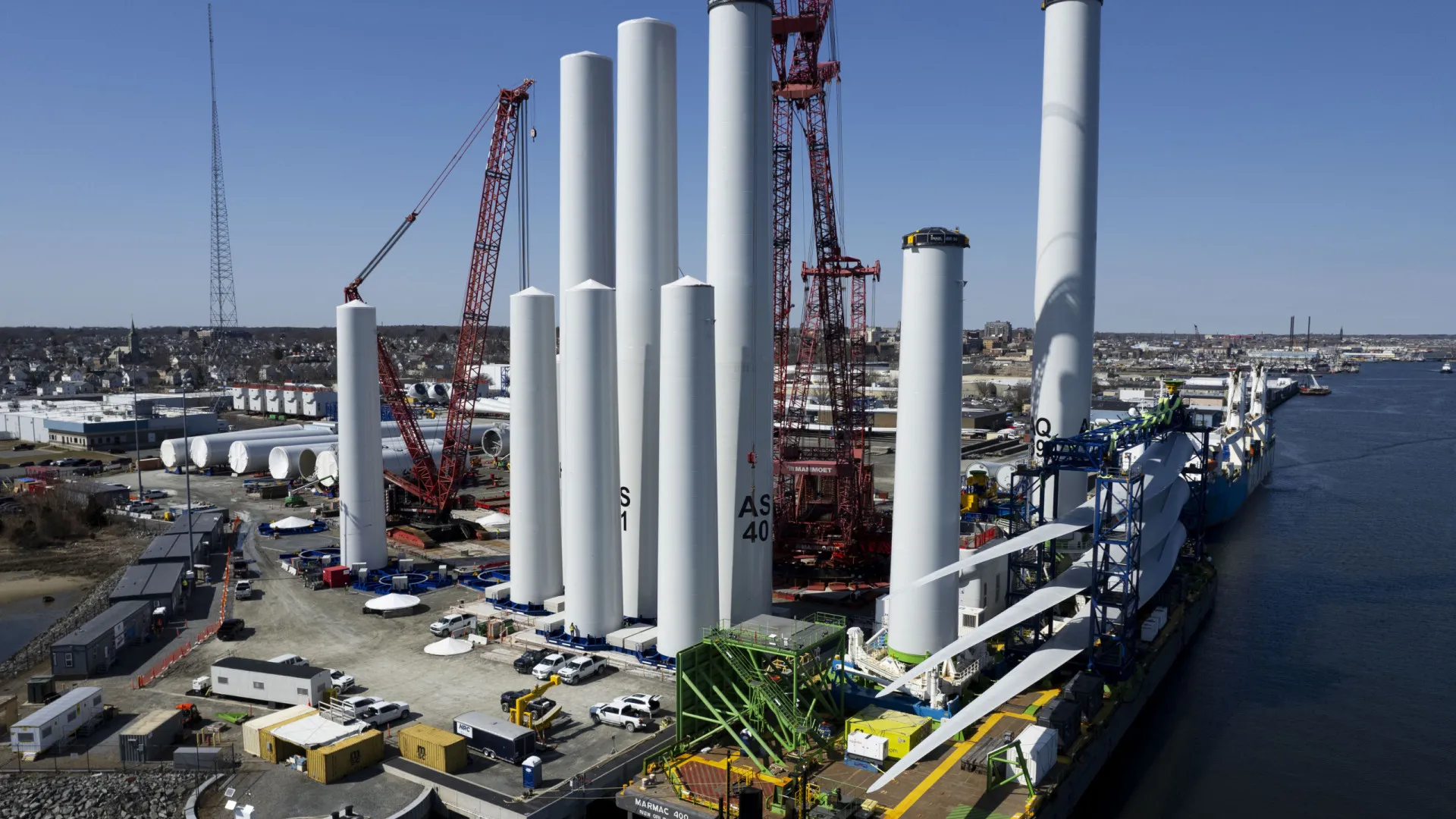 
                    EUA suspendem licença de cinco projetos de energia eólica 'offshore'
                