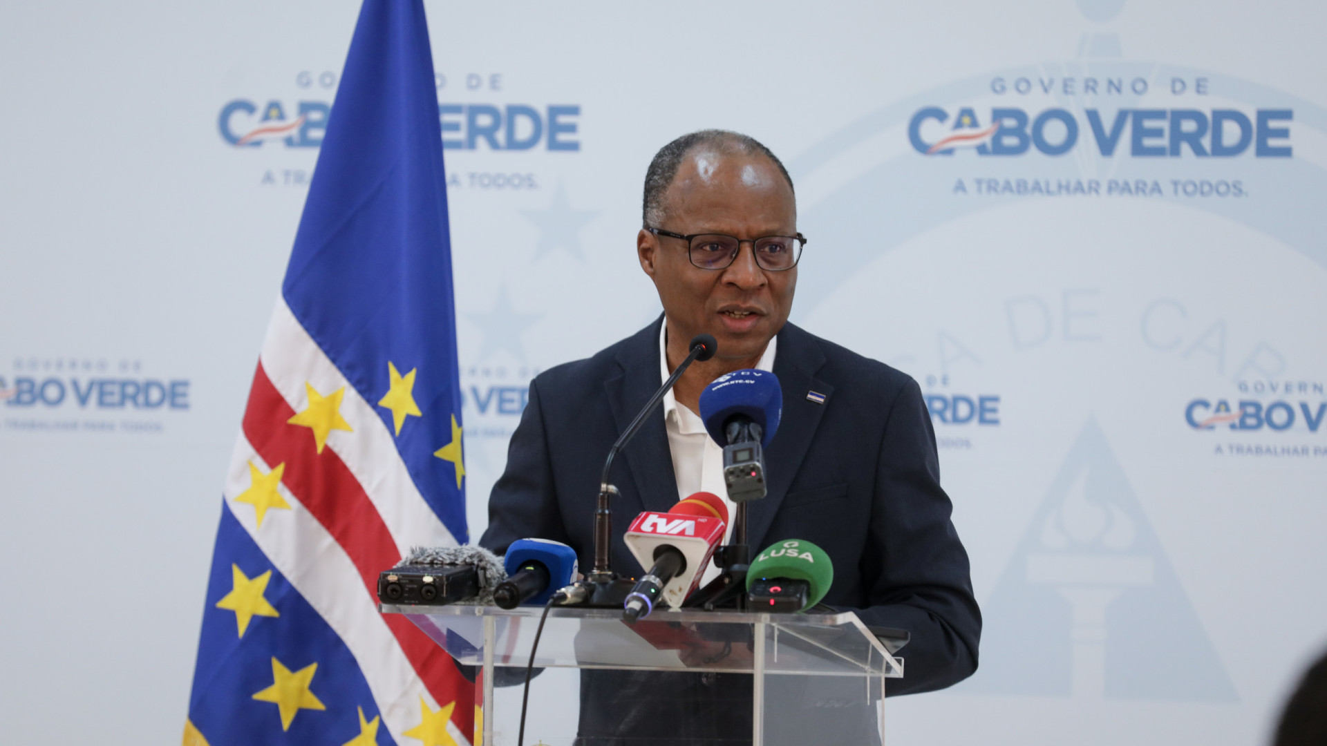 Cabo Verde condecora presidente do BAD na inauguração de parque tecnológico