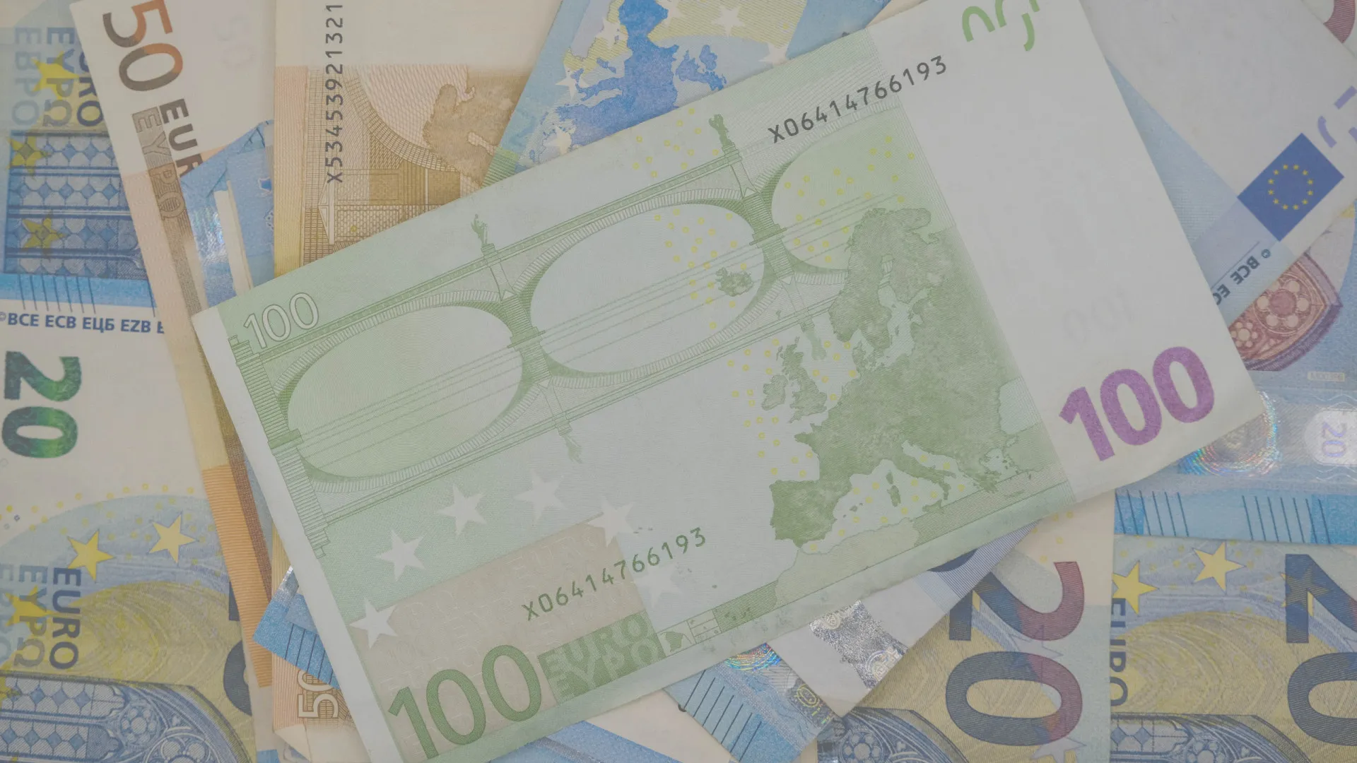 
                    Lucro dos cinco principais bancos em Portugal recua 0,33% até setembro
                