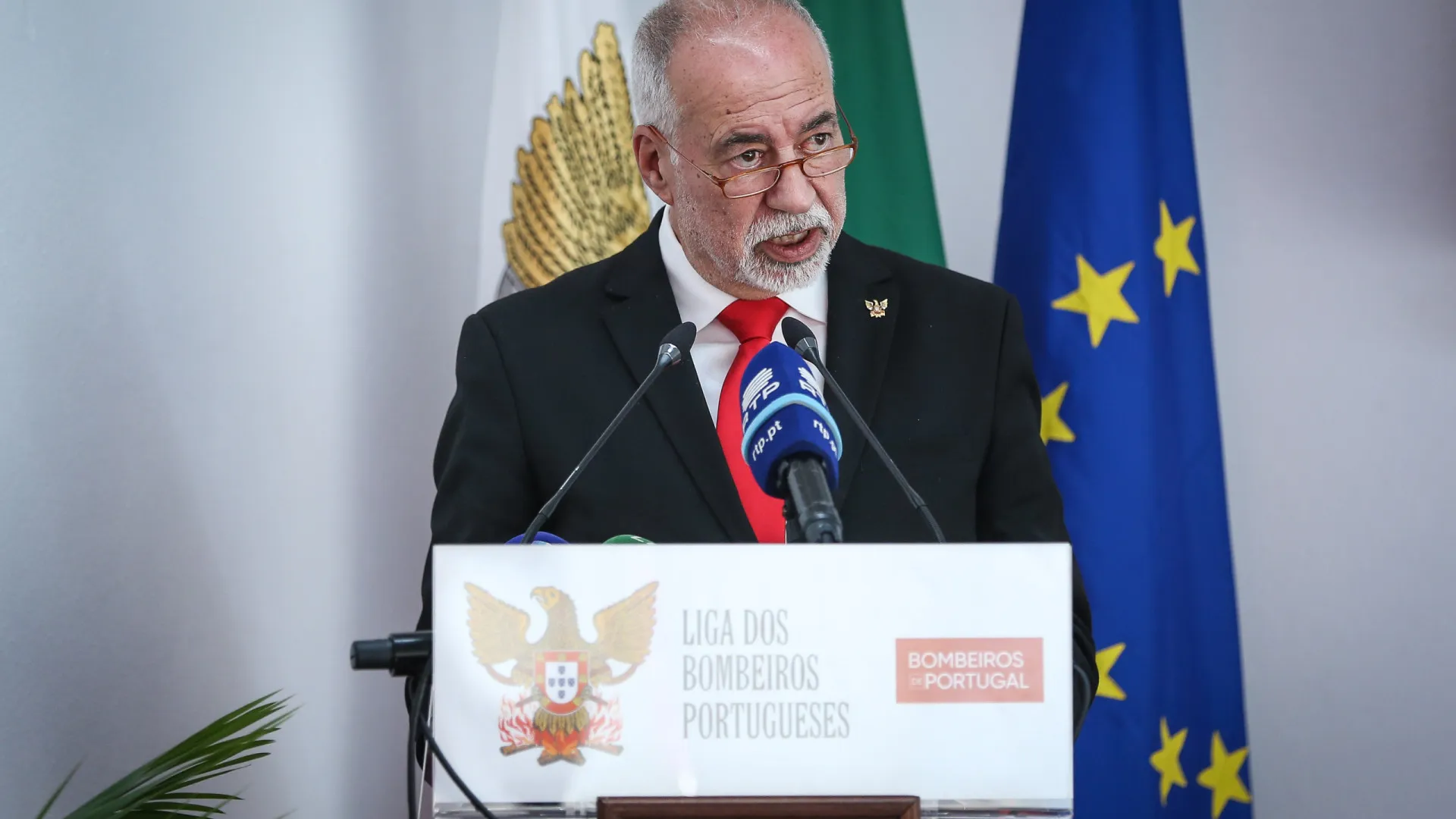 Bombeiros ameaçam com protestos devido à