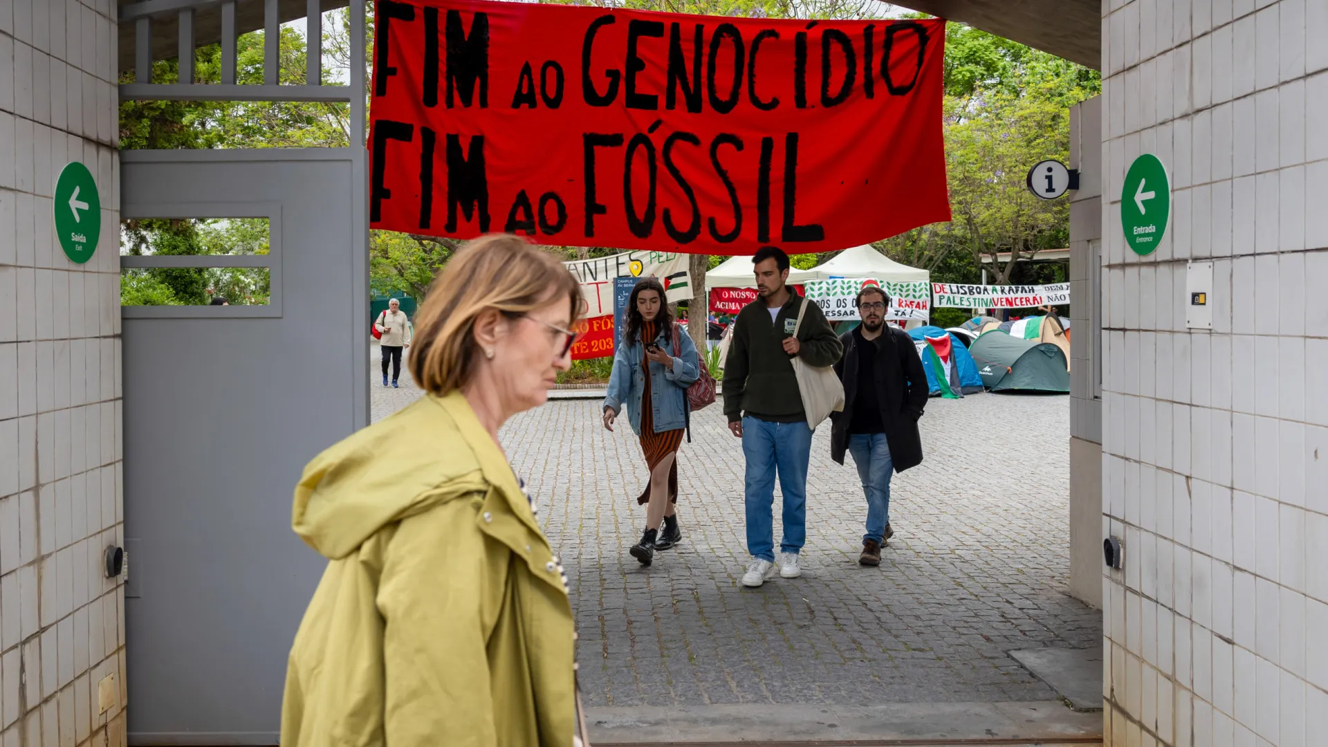
                    Organizações promovem hoje marcha contra combustíveis fósseis em Lisboa
                