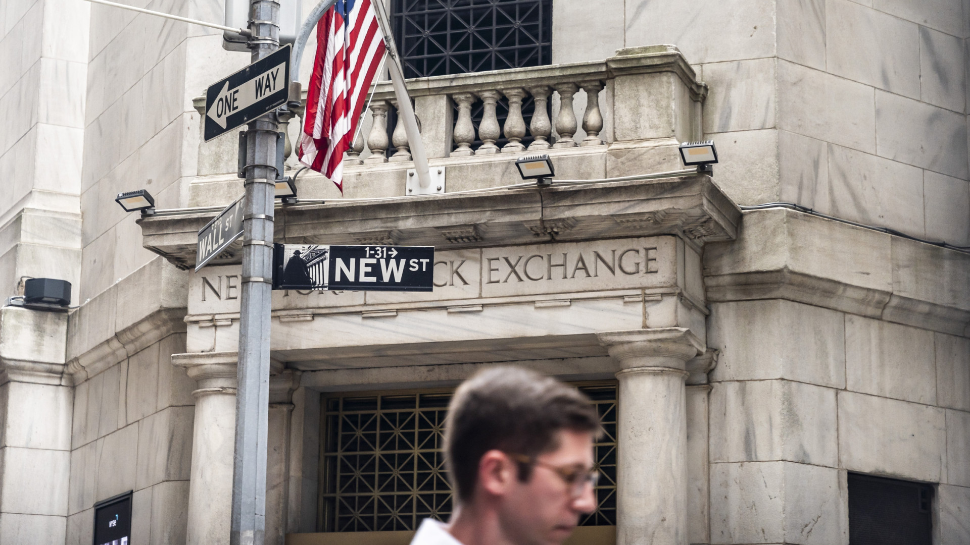Wall Street abre em baixa antes da decisão da Fed para taxas de juro