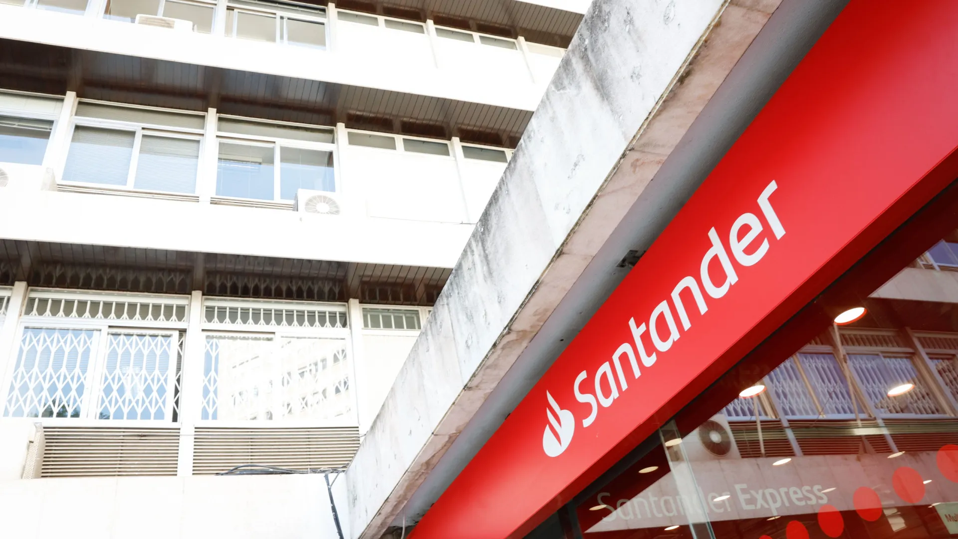 
                    Santander paga 22,5 milhões para evitar processo em França
                
