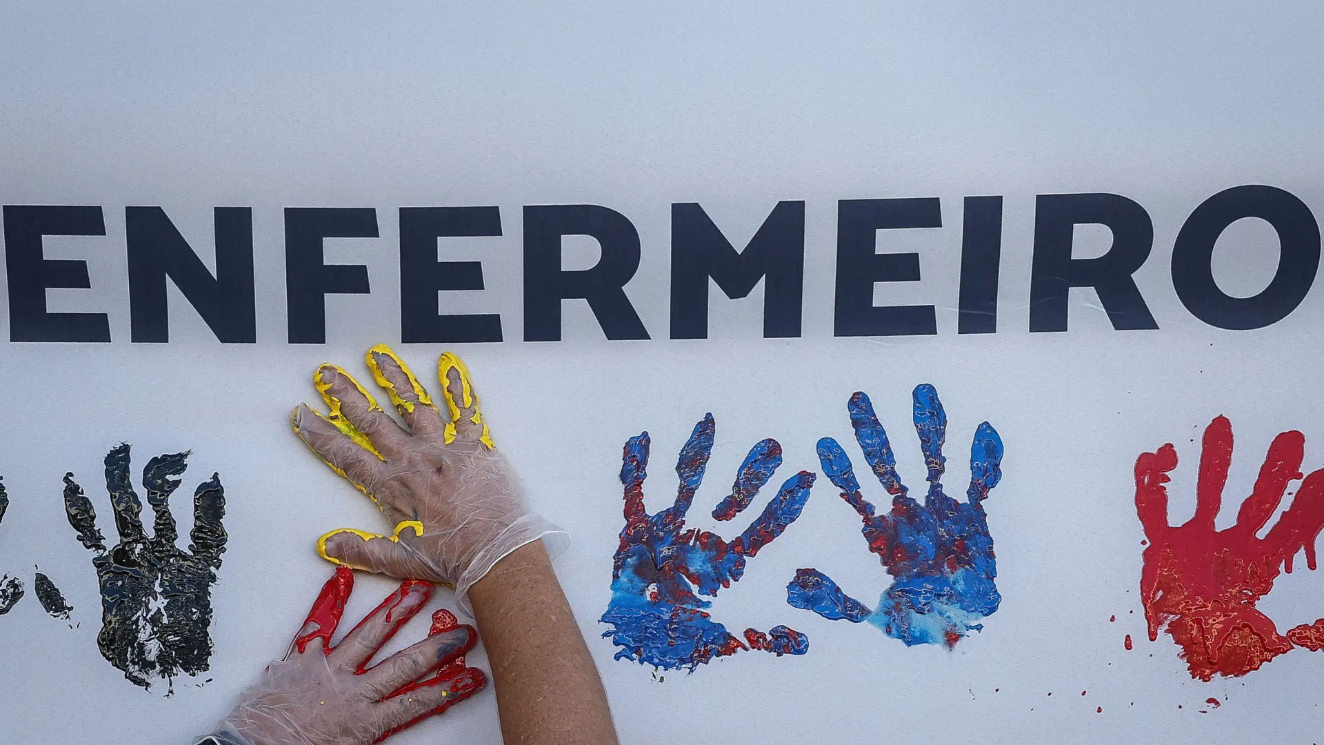 
                    Sindicato convoca greve de enfermeiros de 16h para 12 de dezembro
                