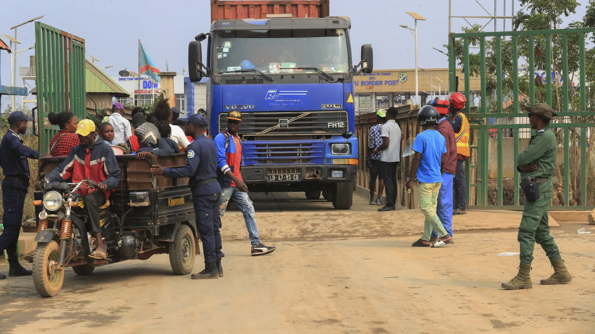 
                    Angola diz que controlo da fronteira terrestre continua desafio
                