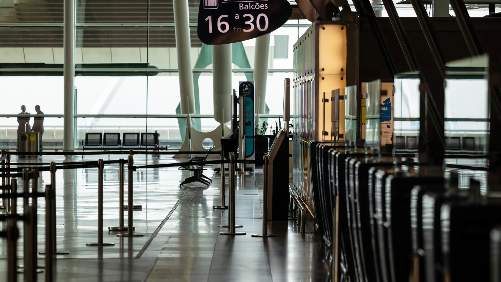 
                    Turismo? Aeroporto do Porto deve evitar 