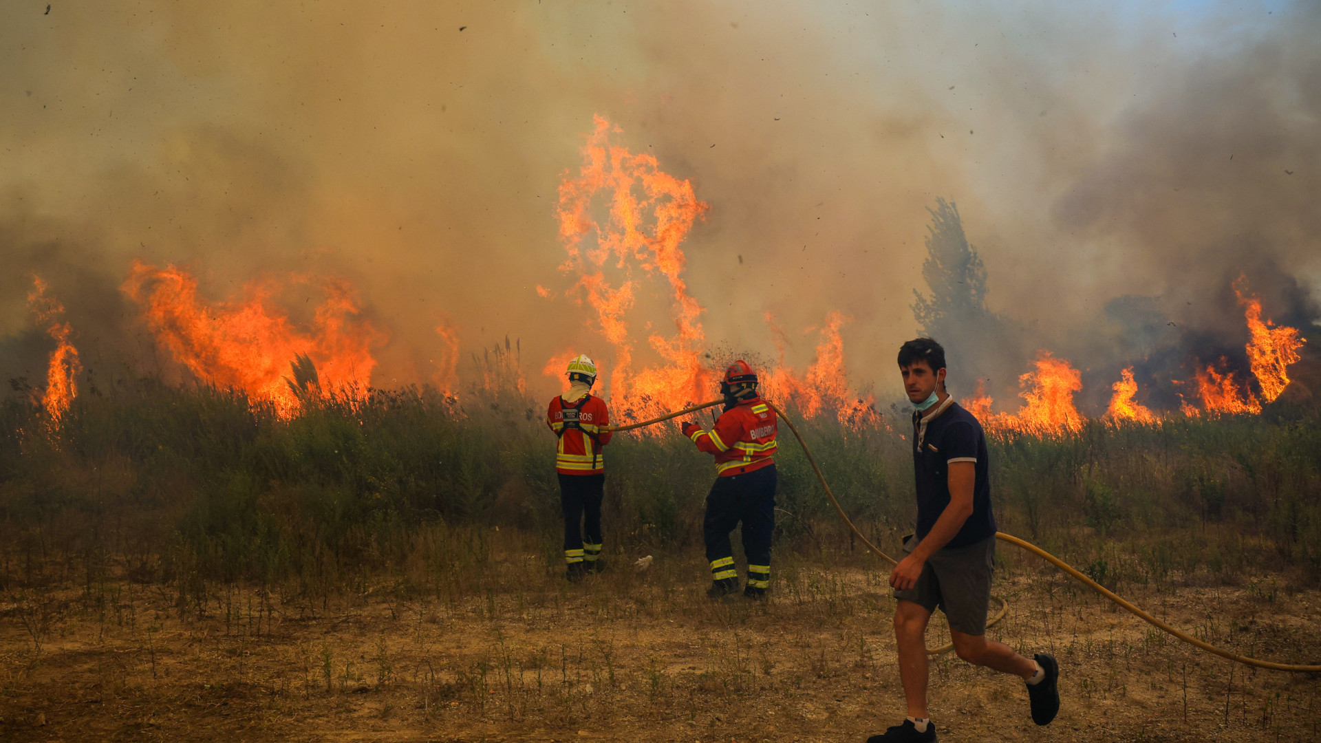 Seis bombeiros sofreram ferimentos ligeiros em Gondomar