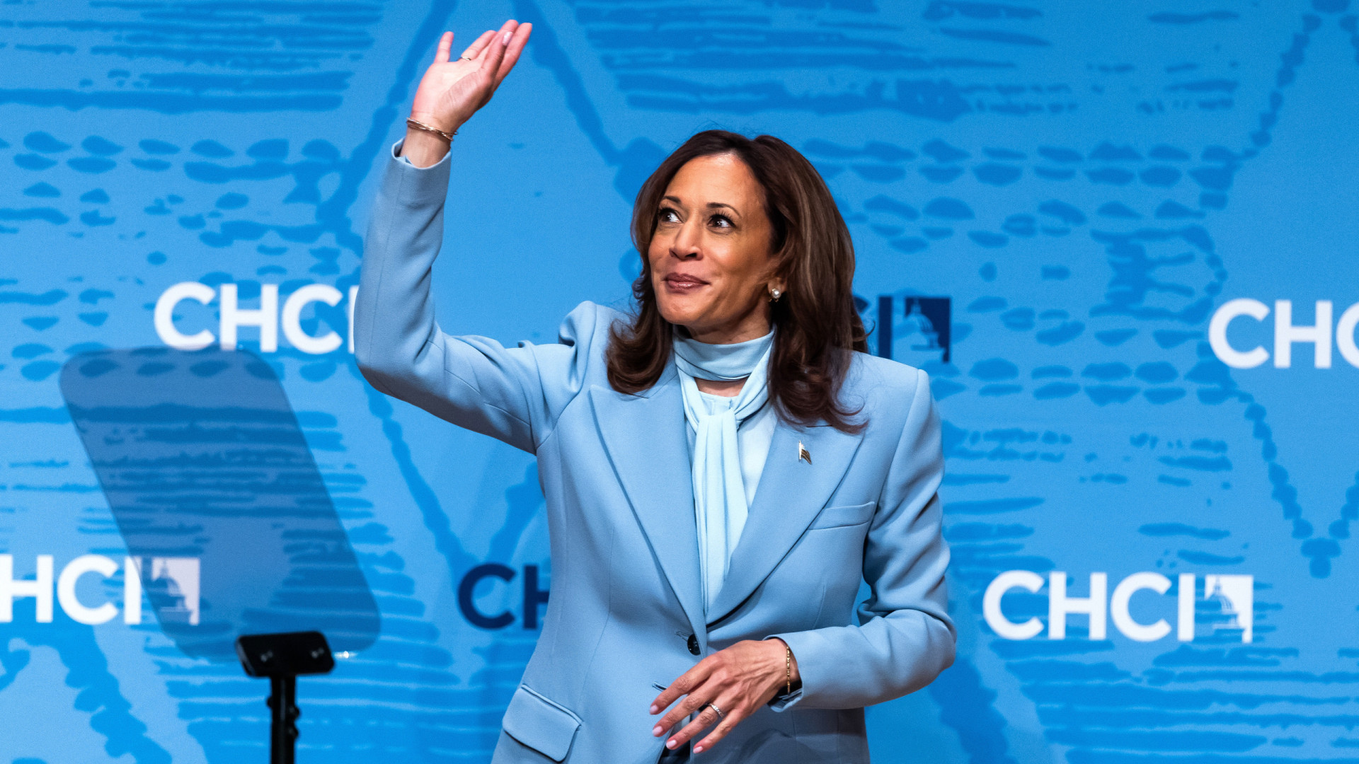 Kamala Harris alarga vantagem sobre Trump para 6 pontos após debate