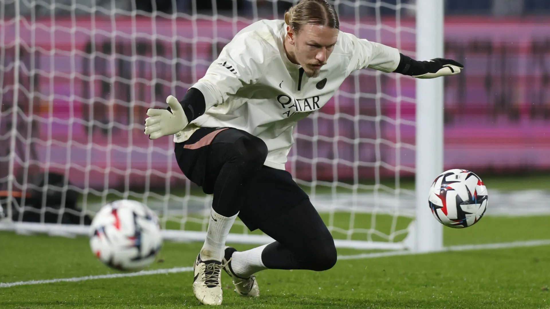 
                    Safonov desfalca PSG após ter sido 'herói' na Taça Intercontinental
                