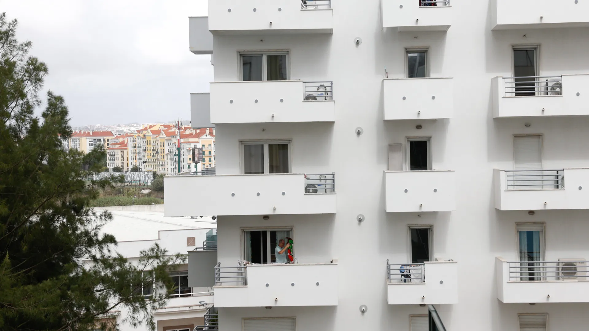 
                    Taxa Euribor desce a três, a seis e a 12 meses
                