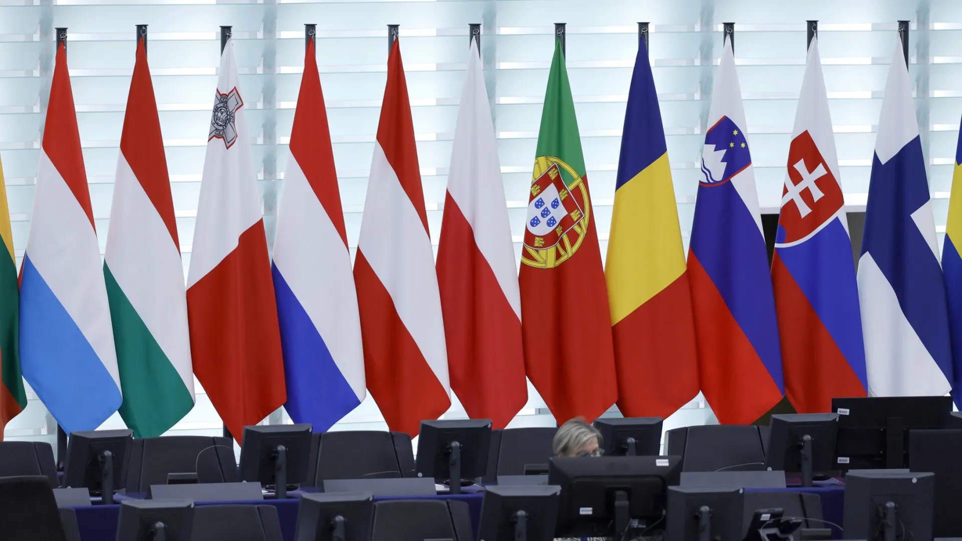 
                    Parlamento Europeu debate preços de energia e acordo UE-EUA em minisessão
                