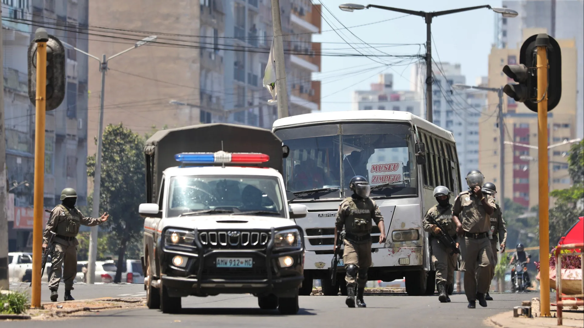 
                    Reparação de danos das manifestações ainda perdura em Moçambique
                