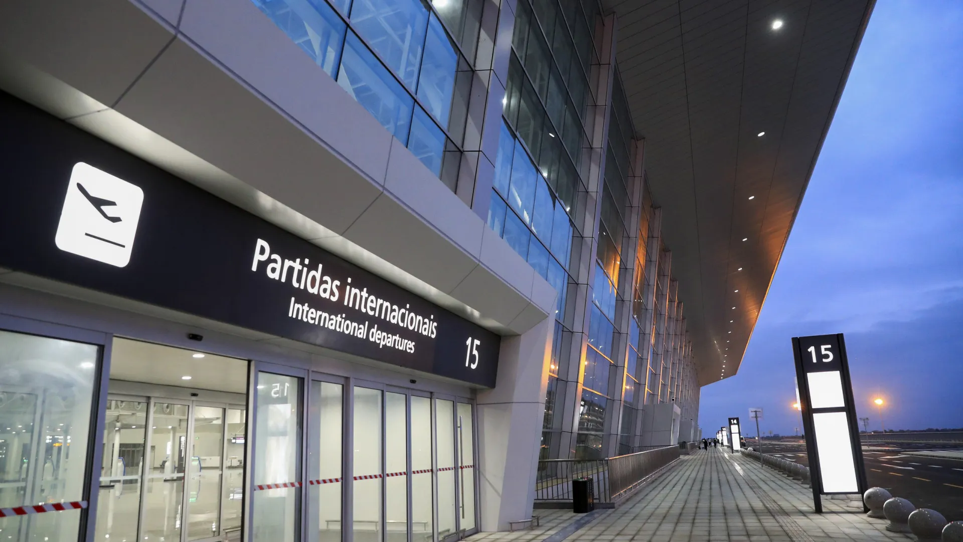 
                    Consórcio que integra Mota-Engil vai gerir novo aeroporto de Angola
                