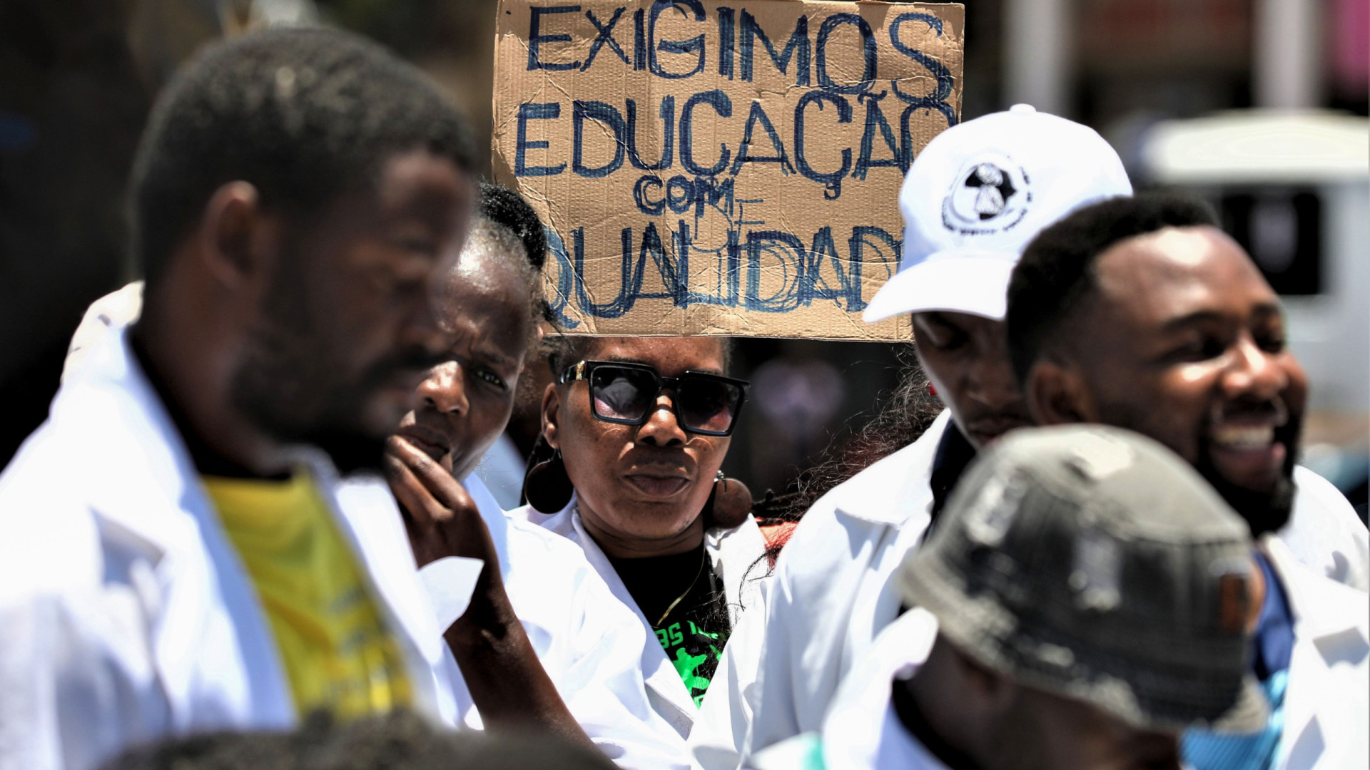 Moçambique. Professores congelam notas até horas extras serem pagas