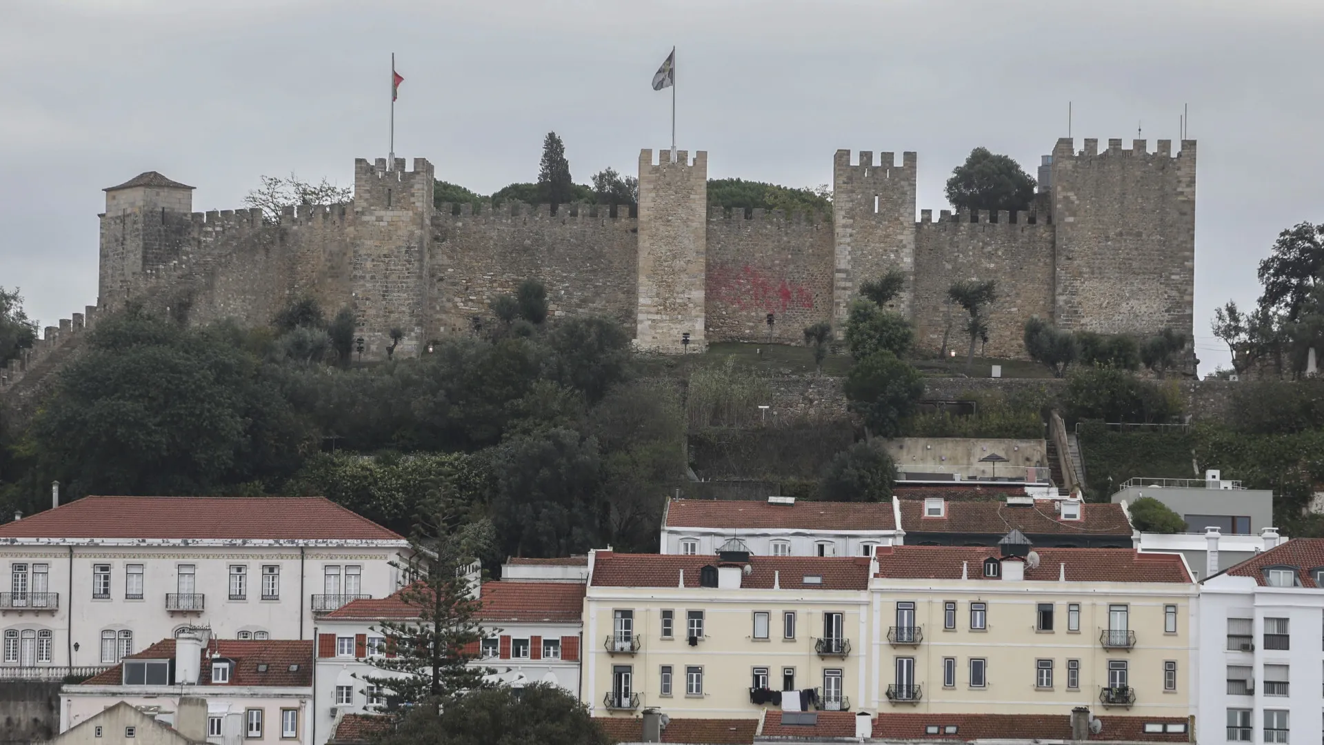 
                    Lisboa e Porto desceram consumo de drogas em 2024/25 e Almada subiu
                