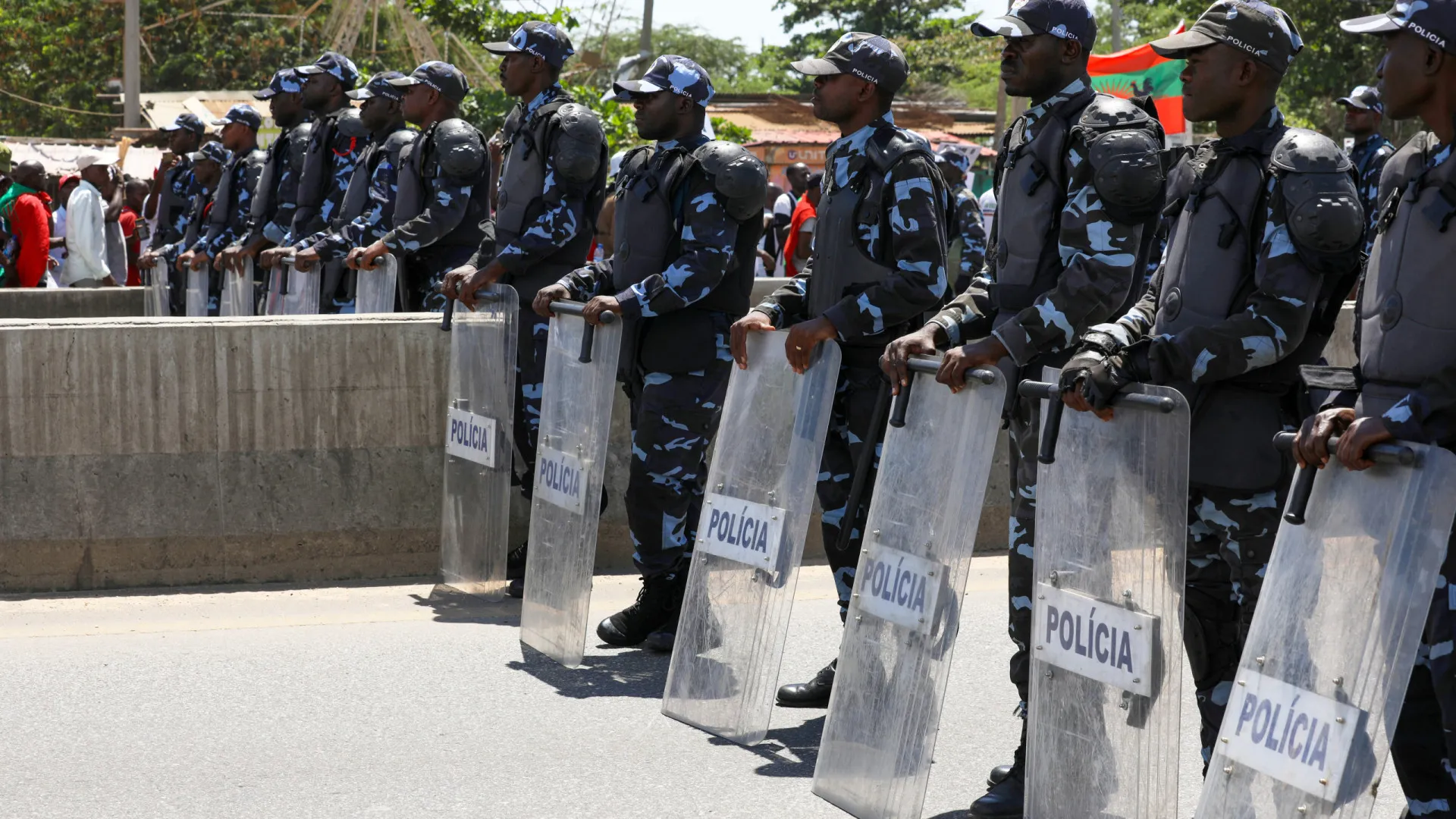 
                    Polícia angolana anuncia recrutamento de mais de 50.000 novos agentes
                