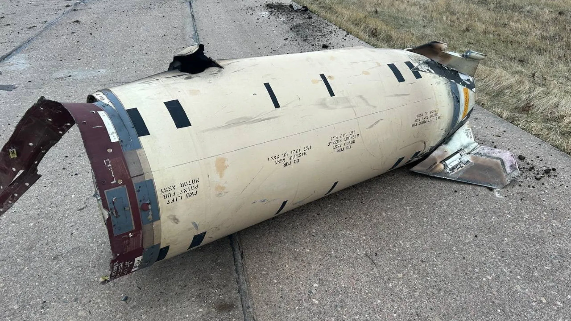 
                    Kyiv confirma uso de mísseis norte-americanos ATACMS contra solo russo
                