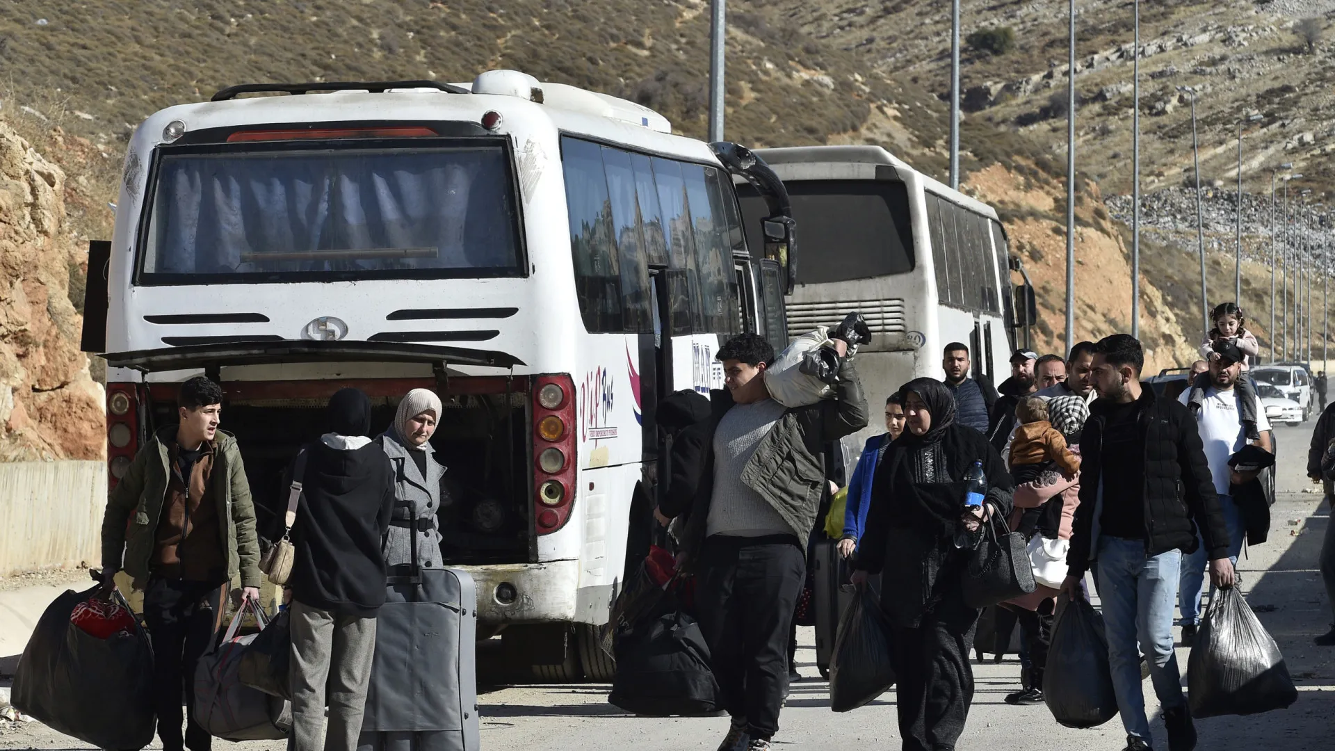 
                    Israel apela à evacuação de zona entre Síria e Líbano antes de ataques
                