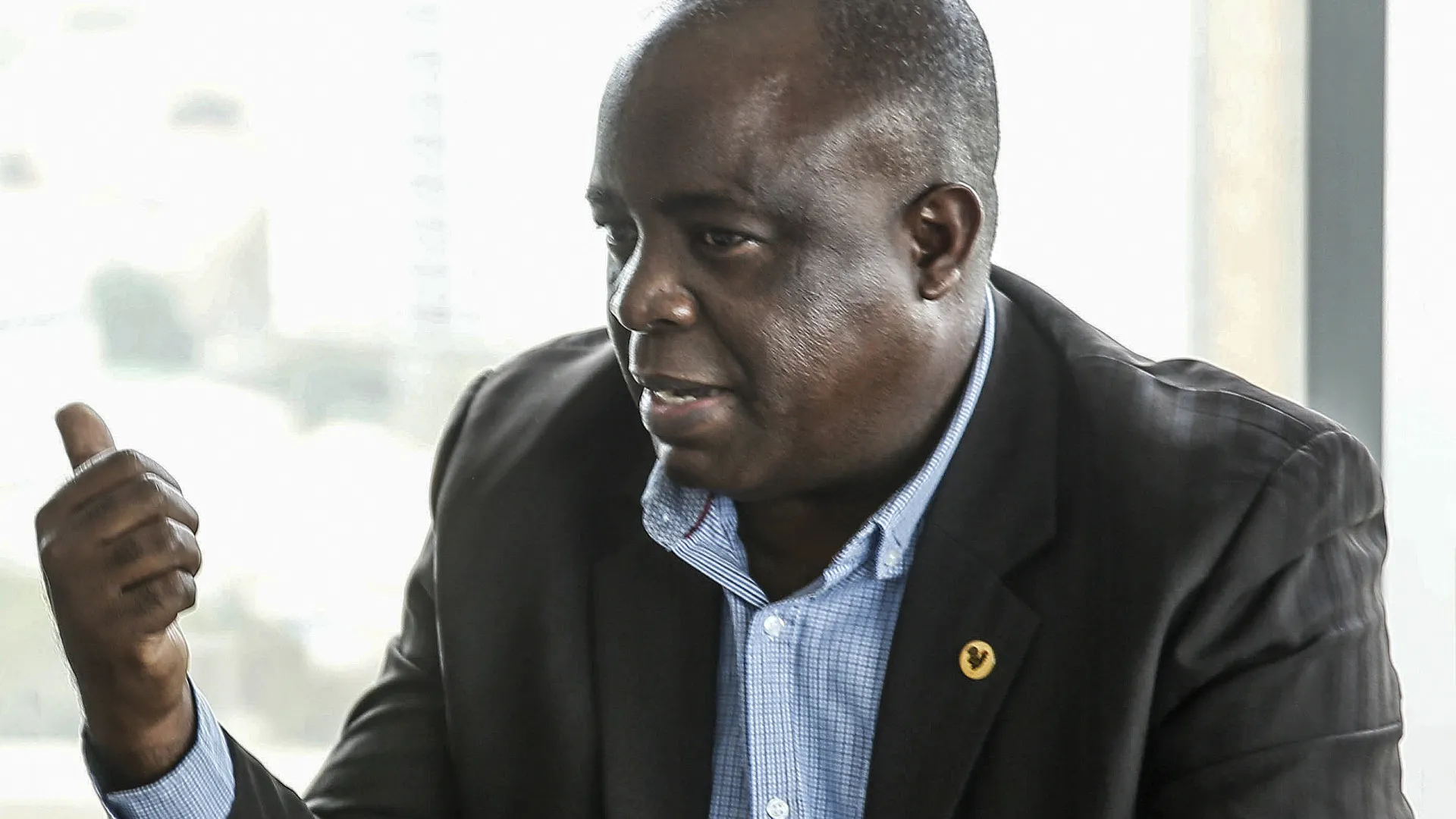 
                    UNITA acusa governo de acolher cimeiras para 