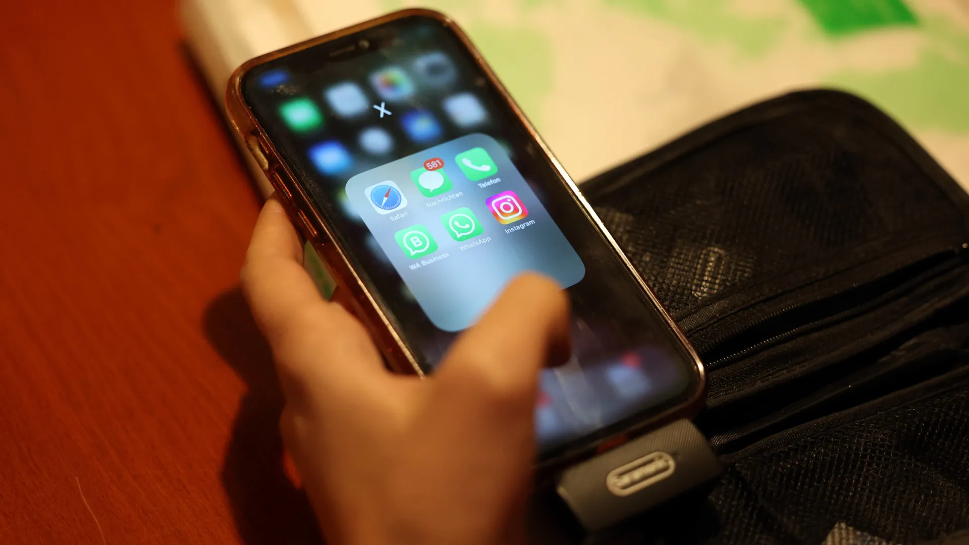 
                    Tribunal autoriza Florida a proibir redes sociais para menores de 14 anos
                