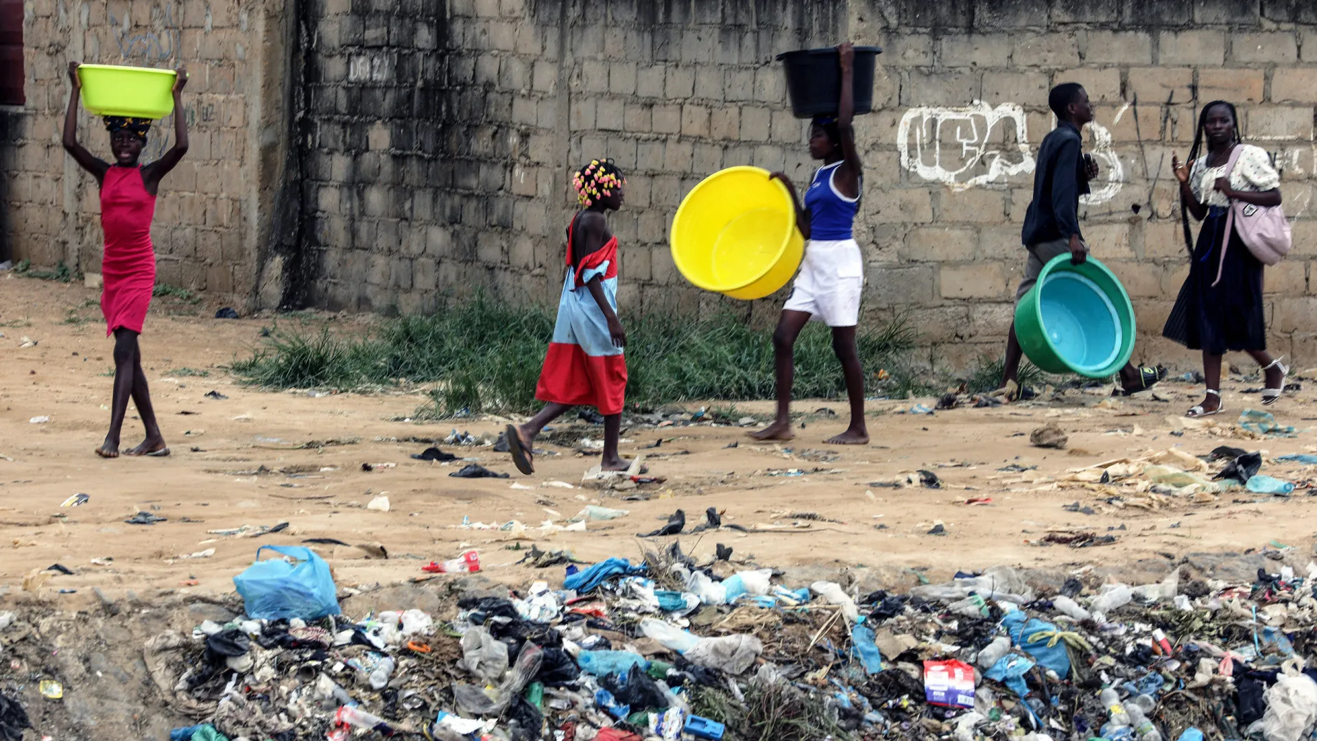 
                    Angola? Desenvolvimento acontecerá com erradicação da pobreza, diz MPLA
                