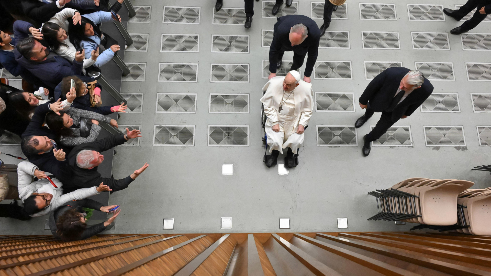 Papa critica países que investem na indústria das armas. “Loucura”