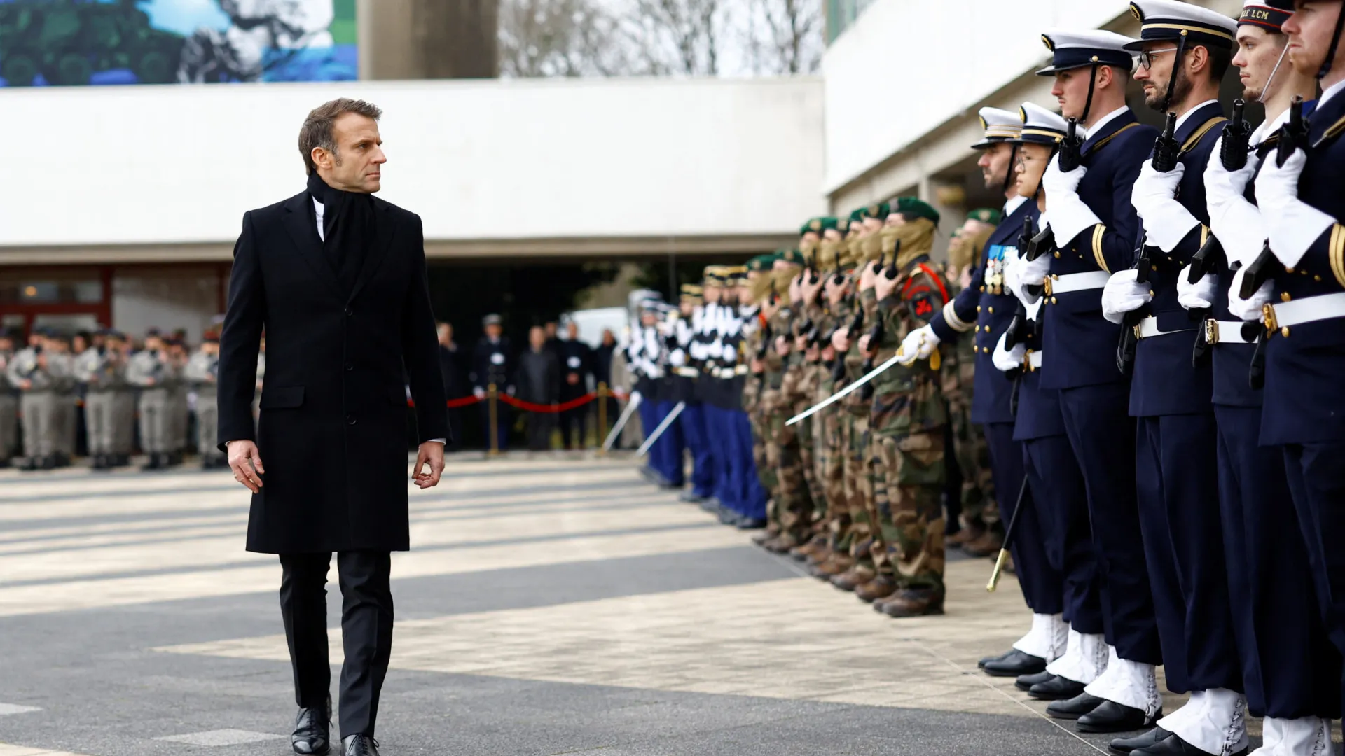 
                    França começa recrutamento para serviço militar voluntário de 10 meses
                