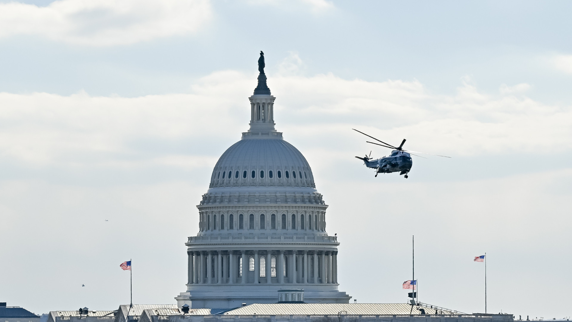 Joe Biden deixa Washington e parte para férias na Califórnia