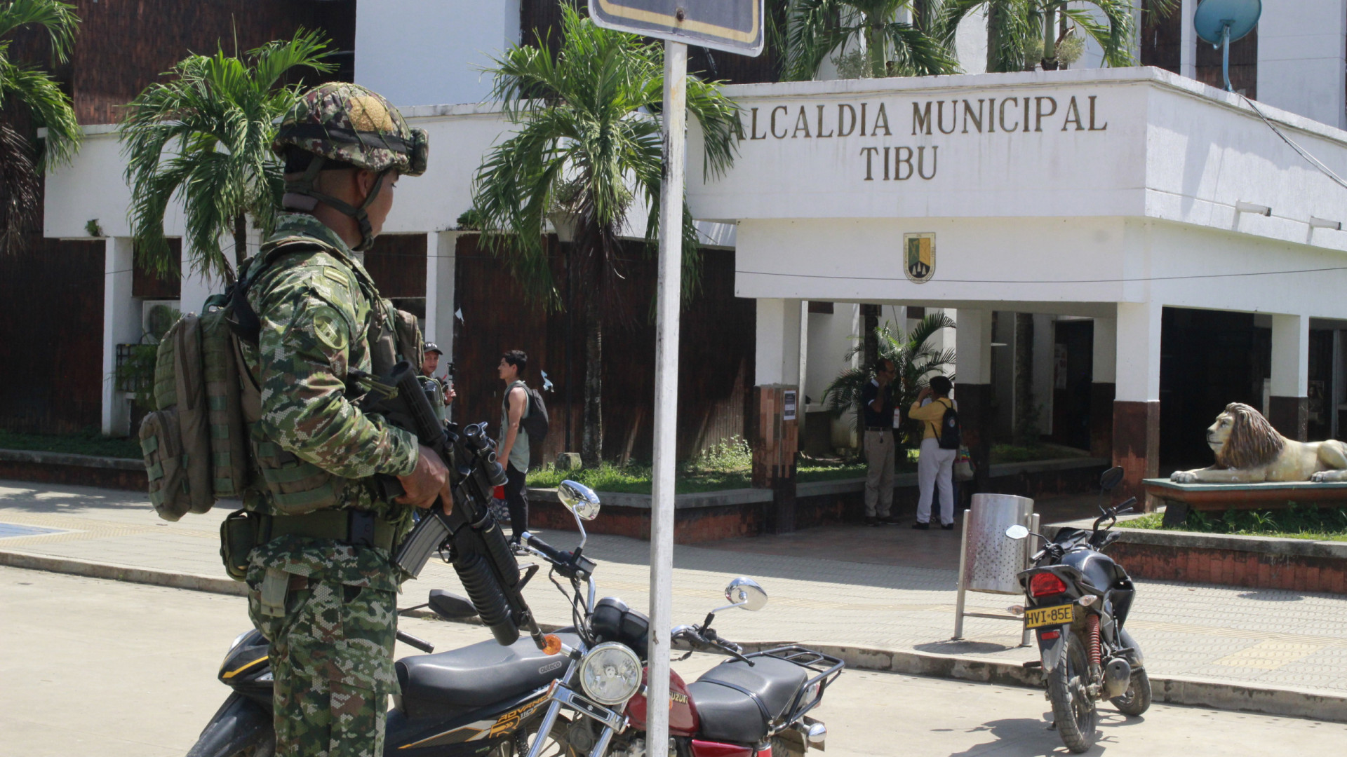 Colômbia anuncia acordo com guerrilha para estabelecer zona de paz