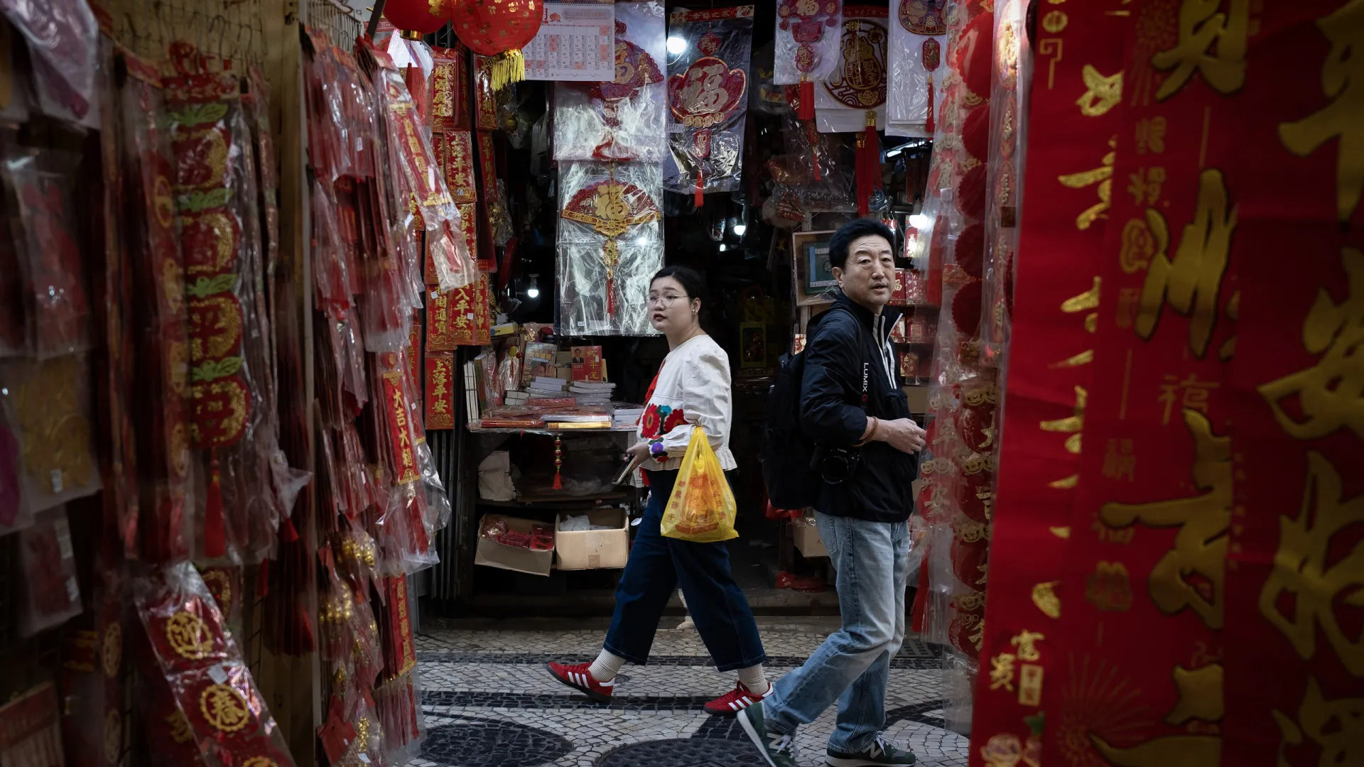 
                    Governo de Macau cancela registo de jornal que denunciou 