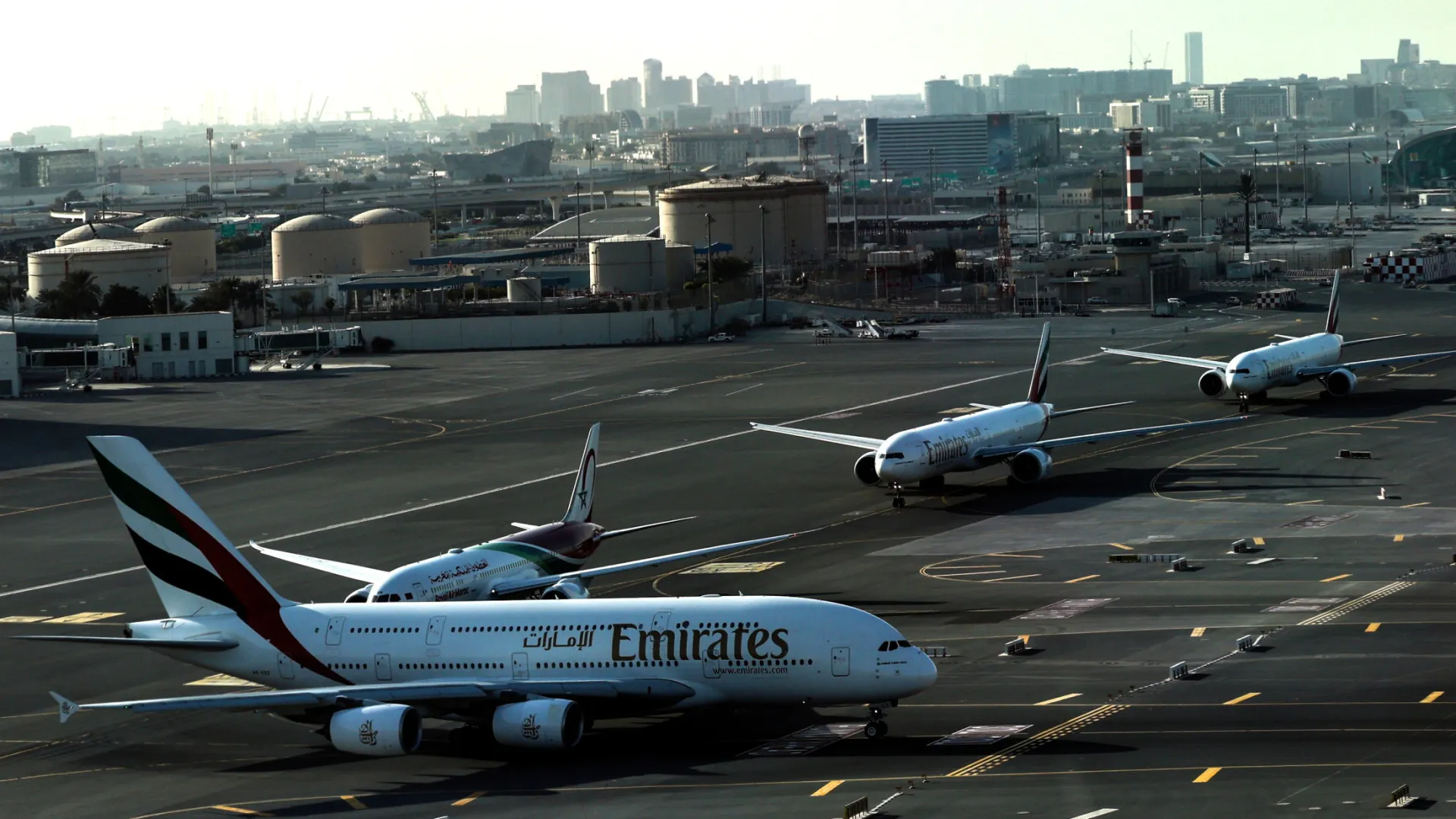 
                    Emirados Árabes Unidos retomam alguns voos a partir do Dubai
                