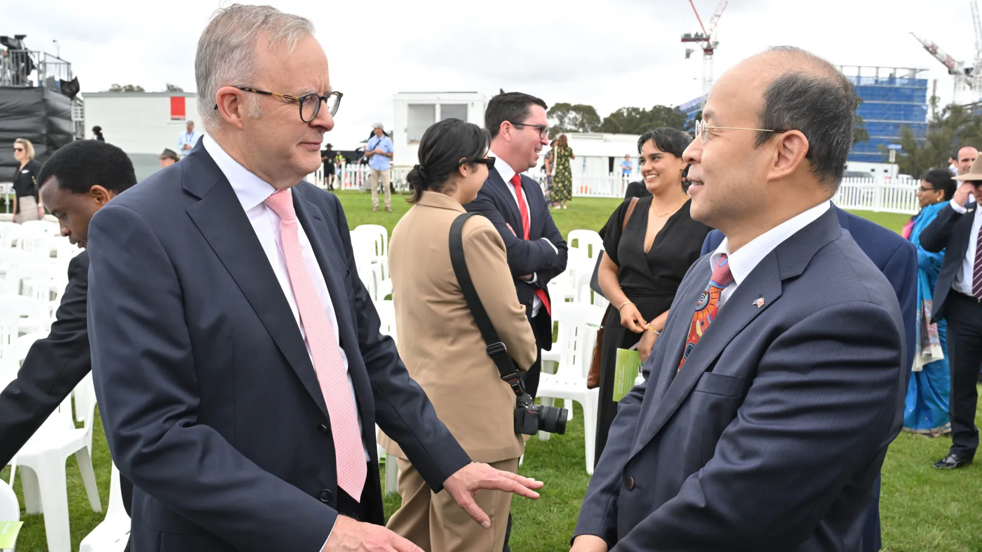 
                    China adverte que tomará medidas se Austrália recuperar porto estratégico
                
