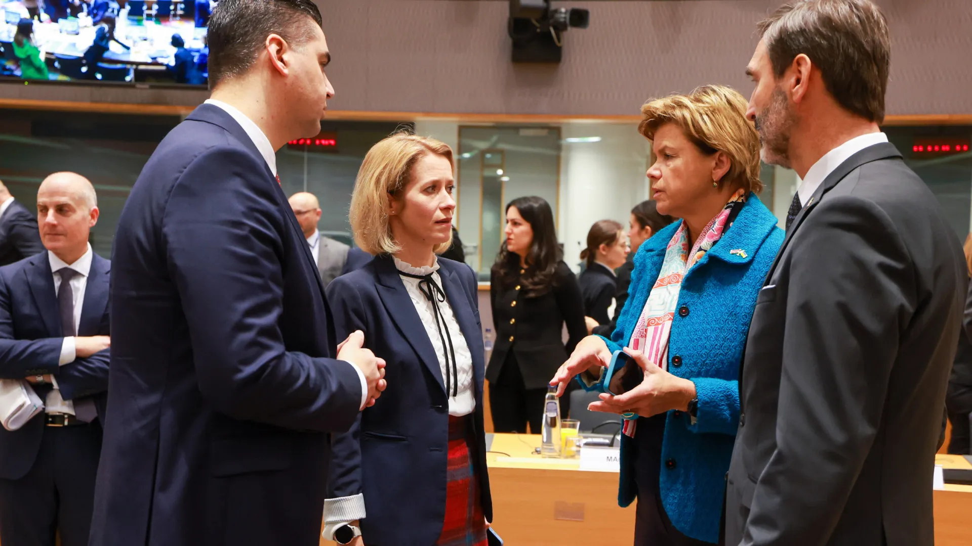 
                    MNE discutem 20.º pacote de sanções à Rússia e colonatos na Cisjordânia
                