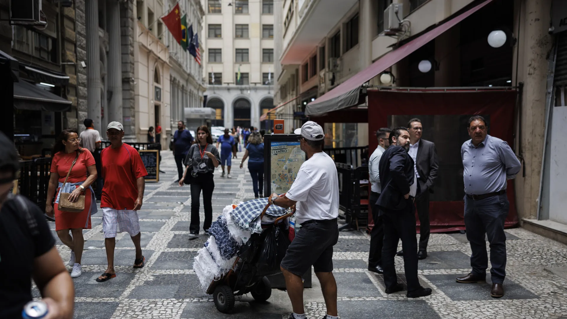 
                    Desemprego no Brasil cai para o nível mais baixo em 14 anos
                