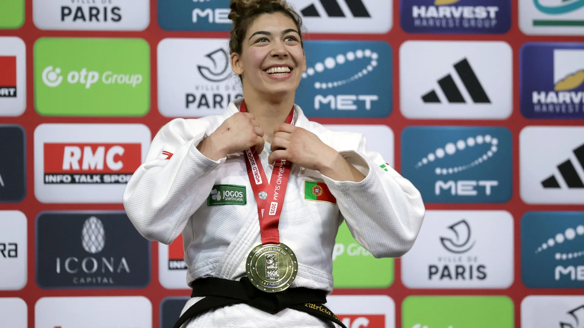 
                    Patrícia Sampaio termina o ano na liderança mundial de -78 kg
                