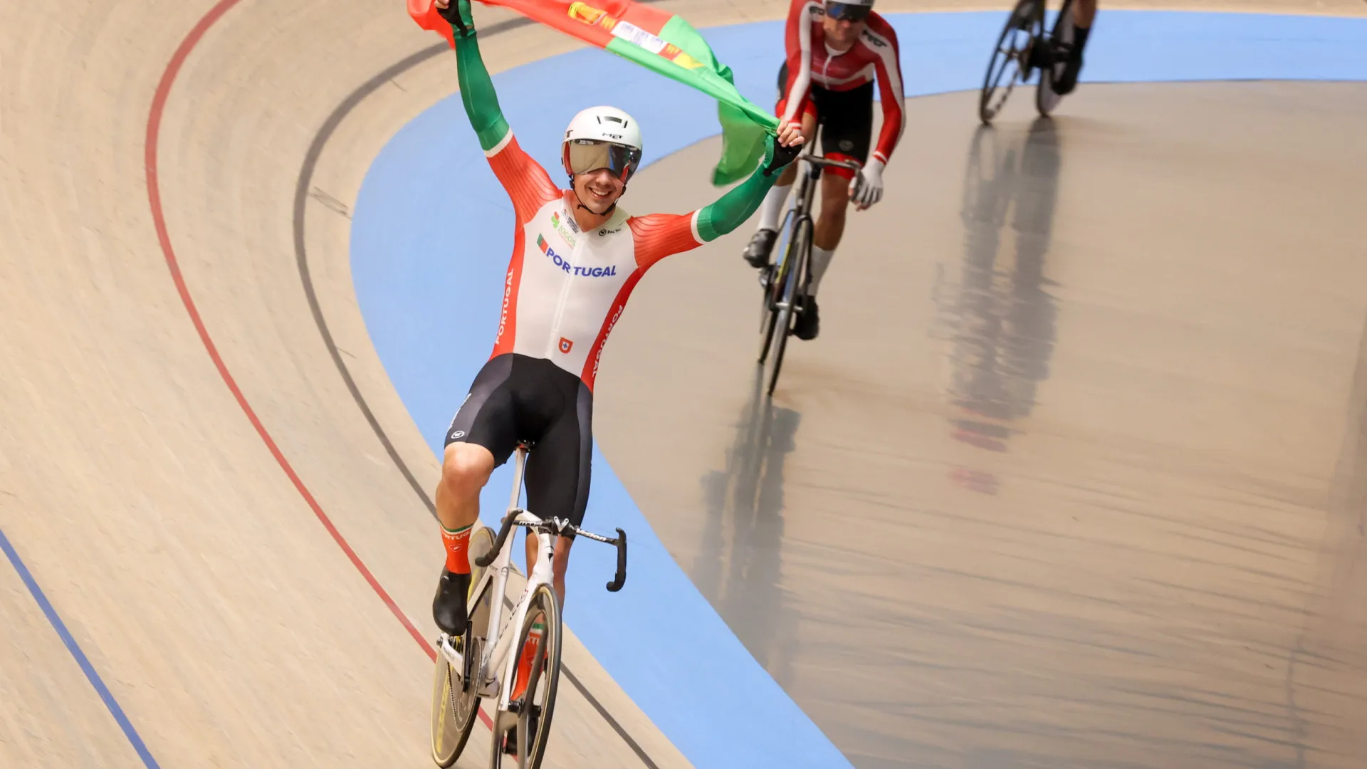 
                    De ouro. Iúri leitão sagra-se campeão da Europa de omnium
                