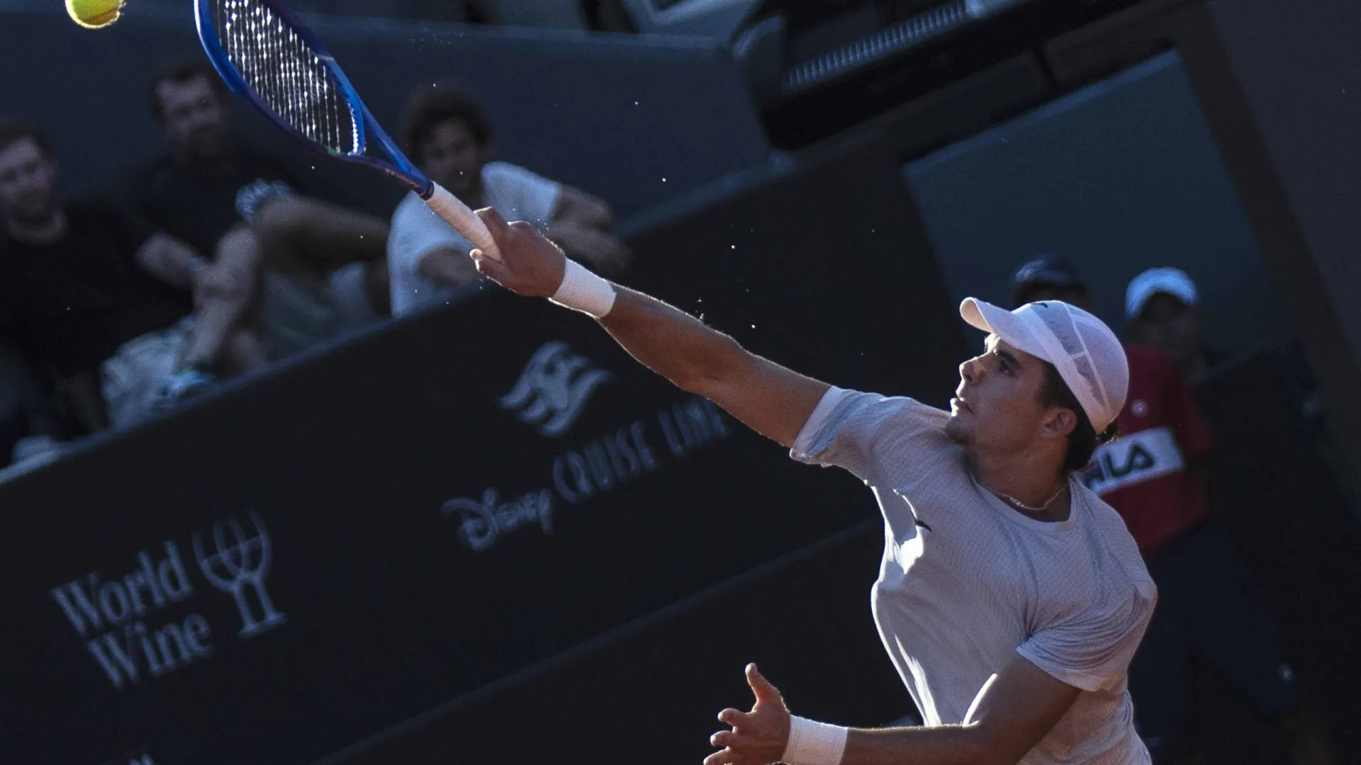 
                    Tenista Jaime Faria avança na qualificação para o Open da Austrália
                