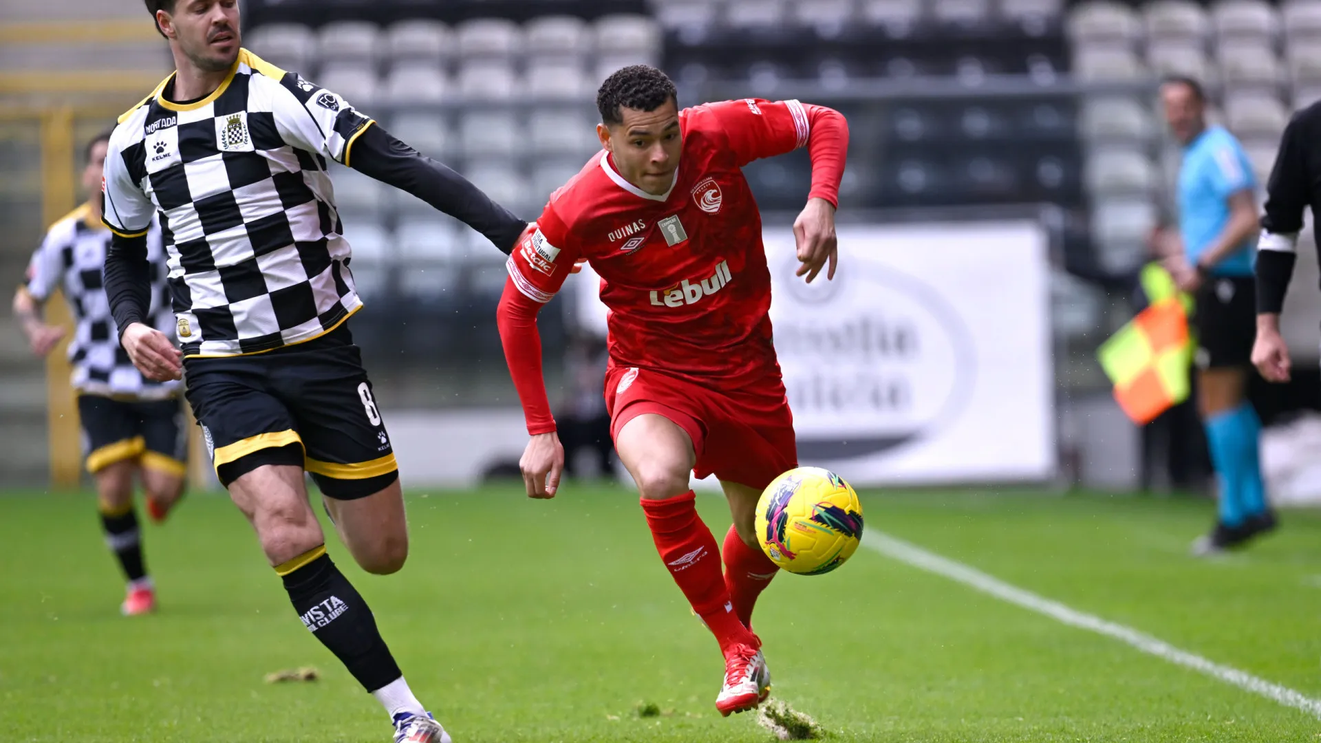 
                    Oficial. Matheus Pereira deixa Santa Clara e ruma ao Toronto FC
                