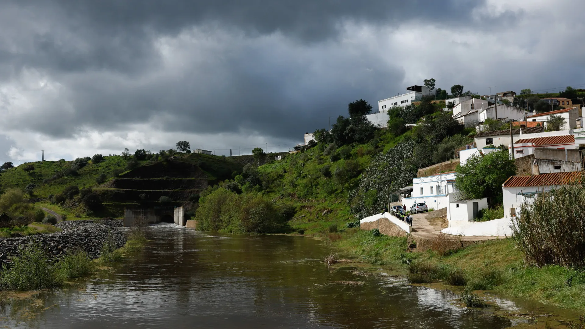 
                    Descargas nas barragens de Beliche e Odeleite? Autoridades fazem apelo
                