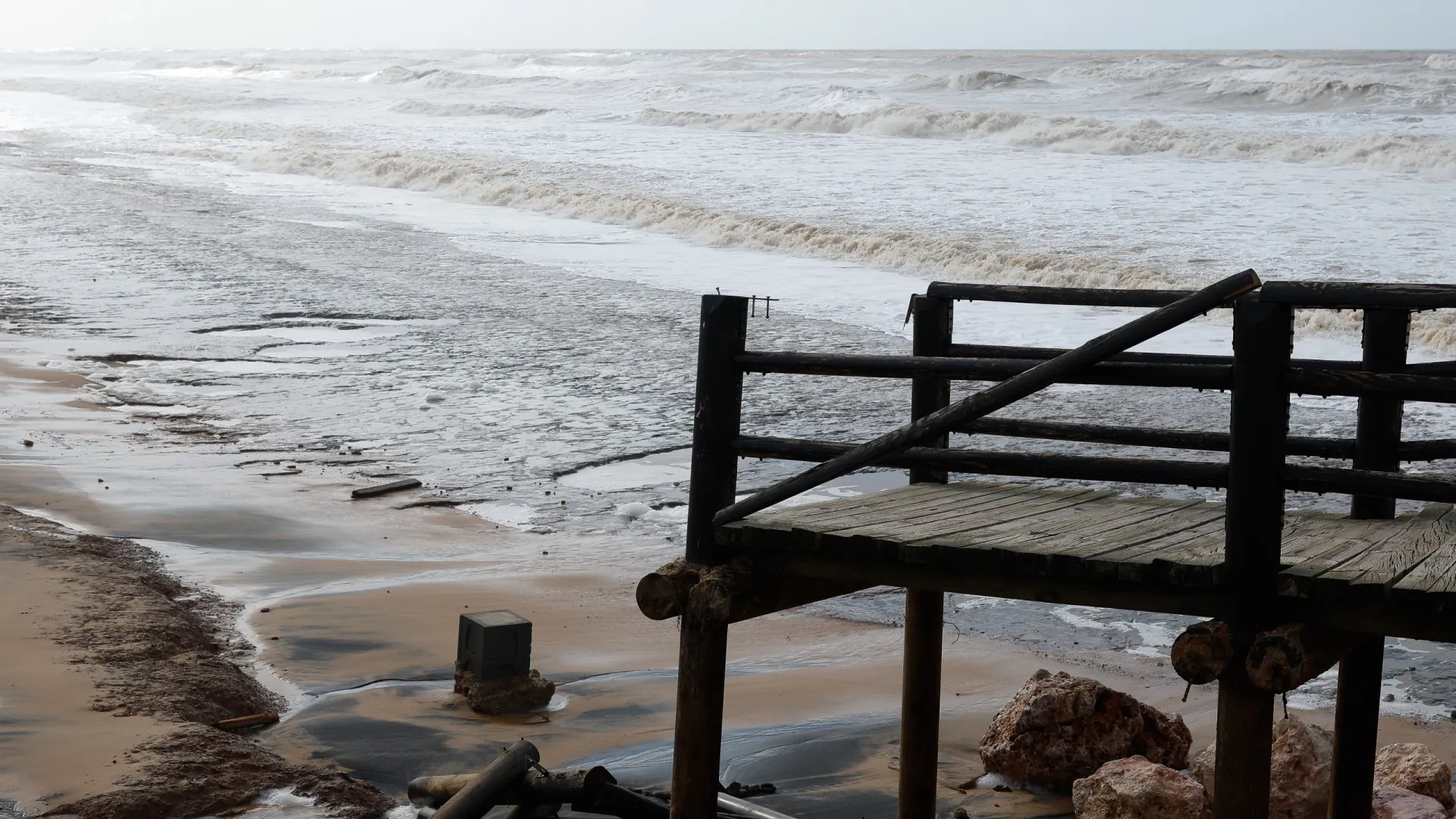 
                    Atenção às botas! Há 14 distritos a laranja até 5.ª-feira devido à chuva
                